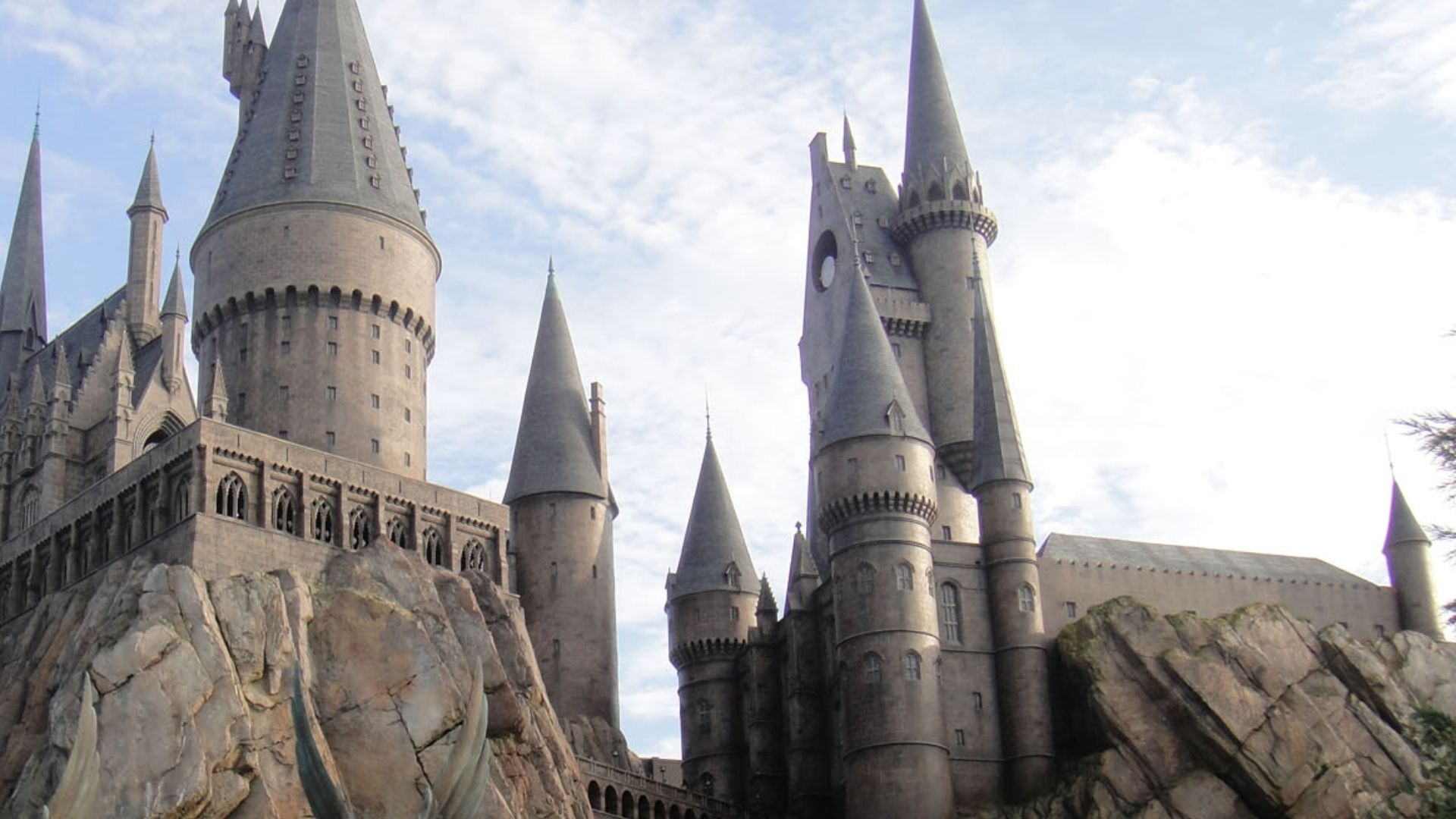 File:Wizarding World of Harry Potter - Hogwarts castle (5013698243).jpg