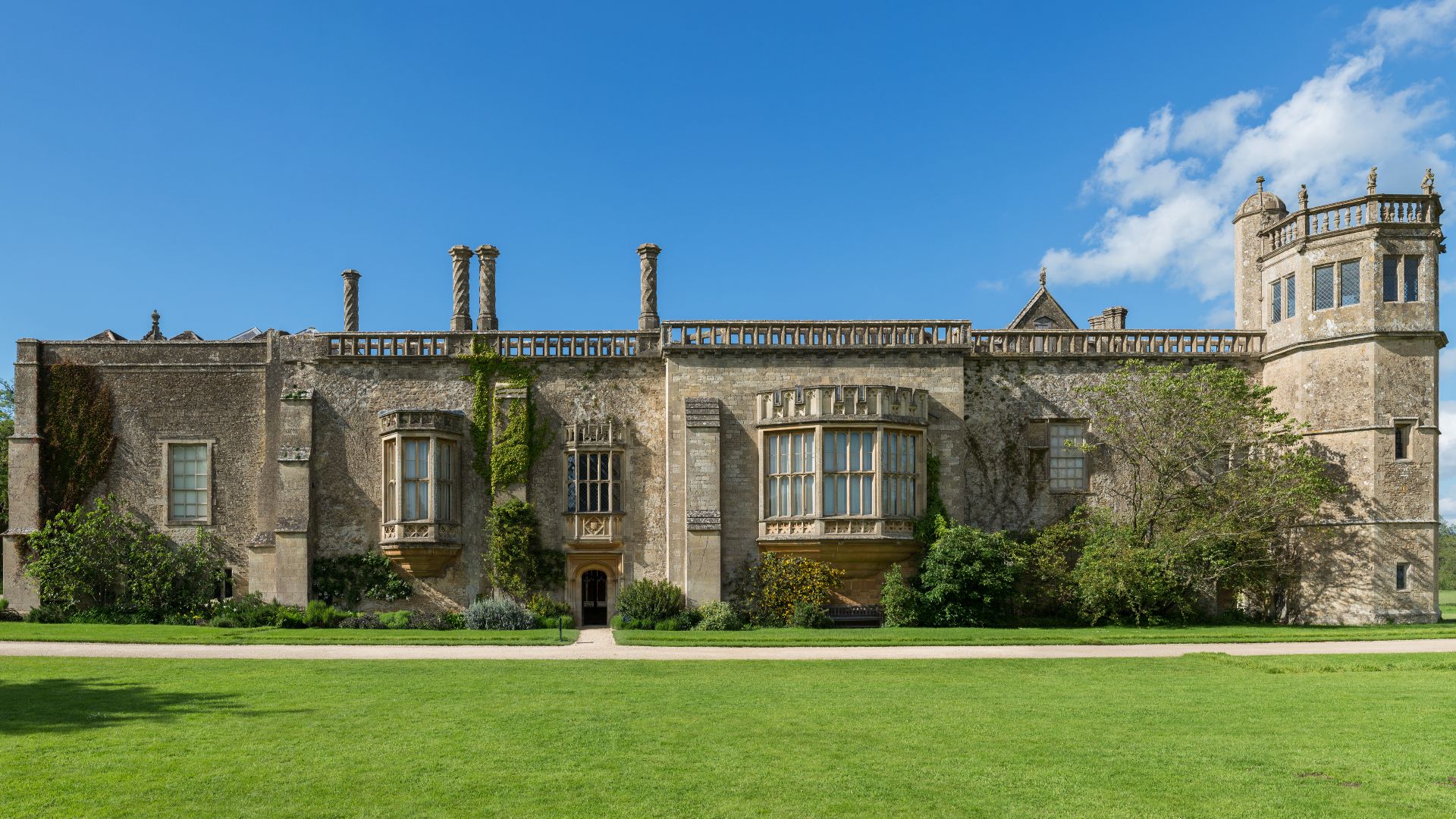 File:Lacock Abbey from south, Wiltshire, UK - Diliff.jpg