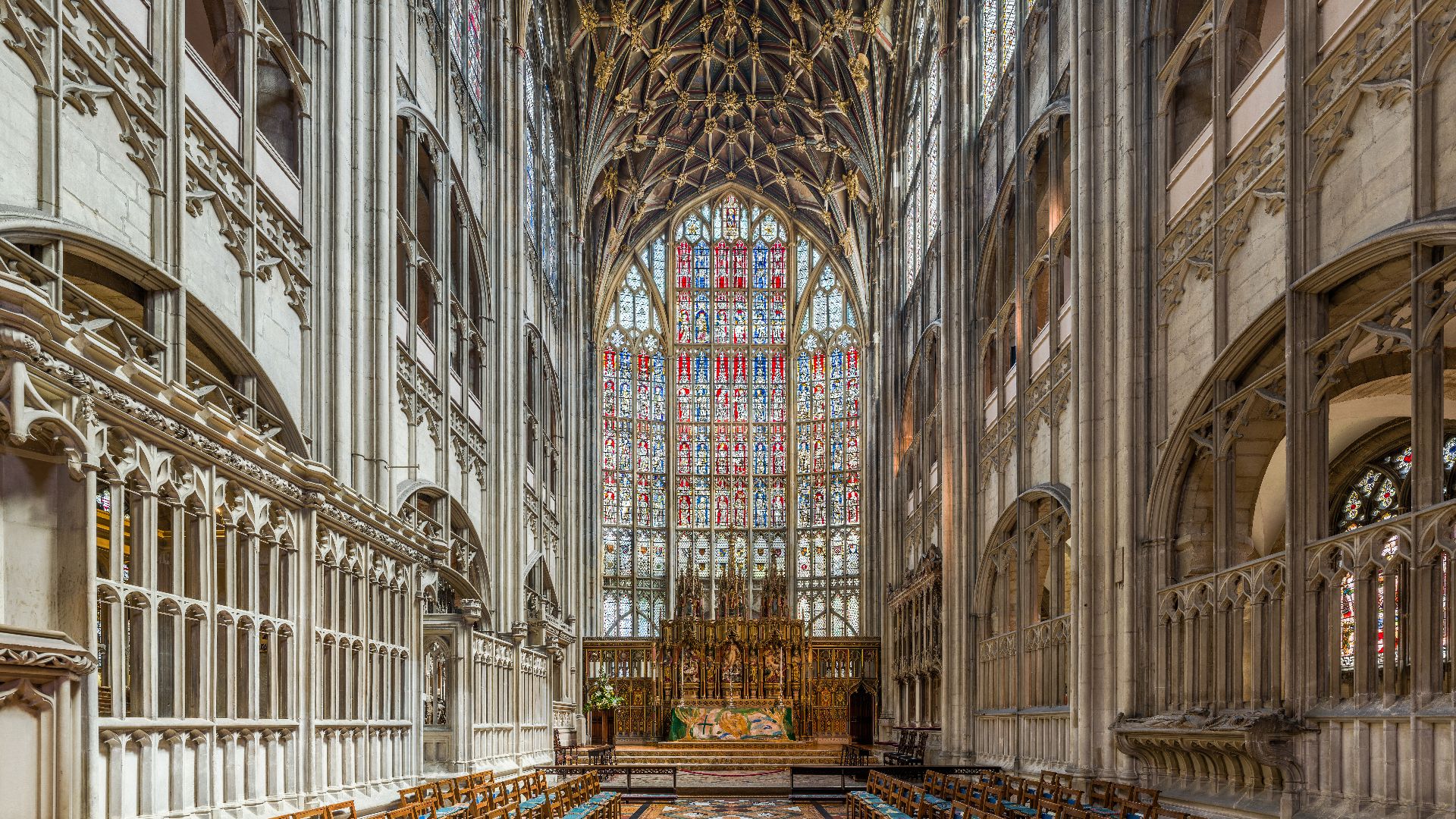 File:Gloucester Cathedral High Altar, Gloucestershire, UK - Diliff.jpg