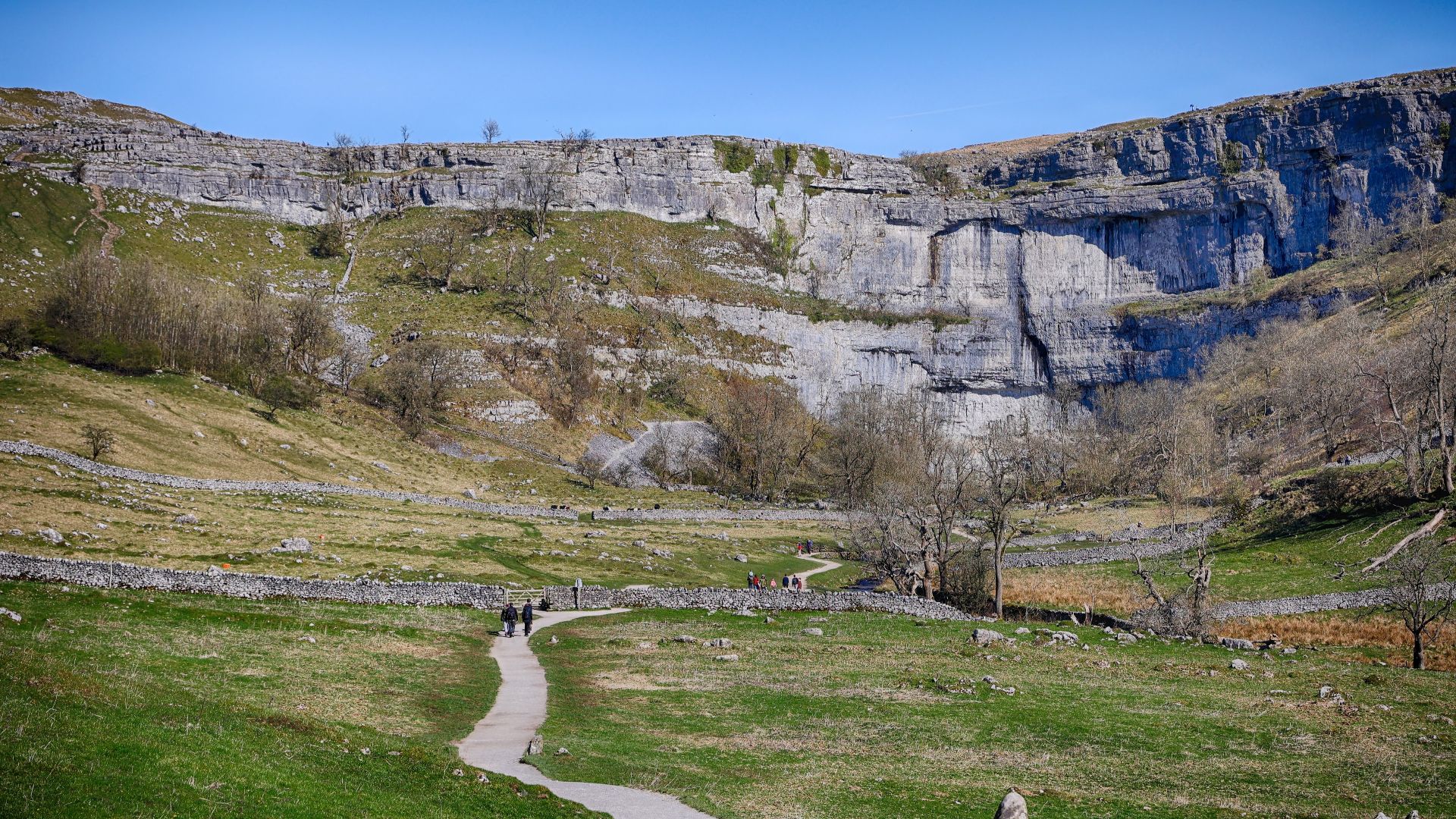 File:Malham Cove Yorkshire Dales.jpg