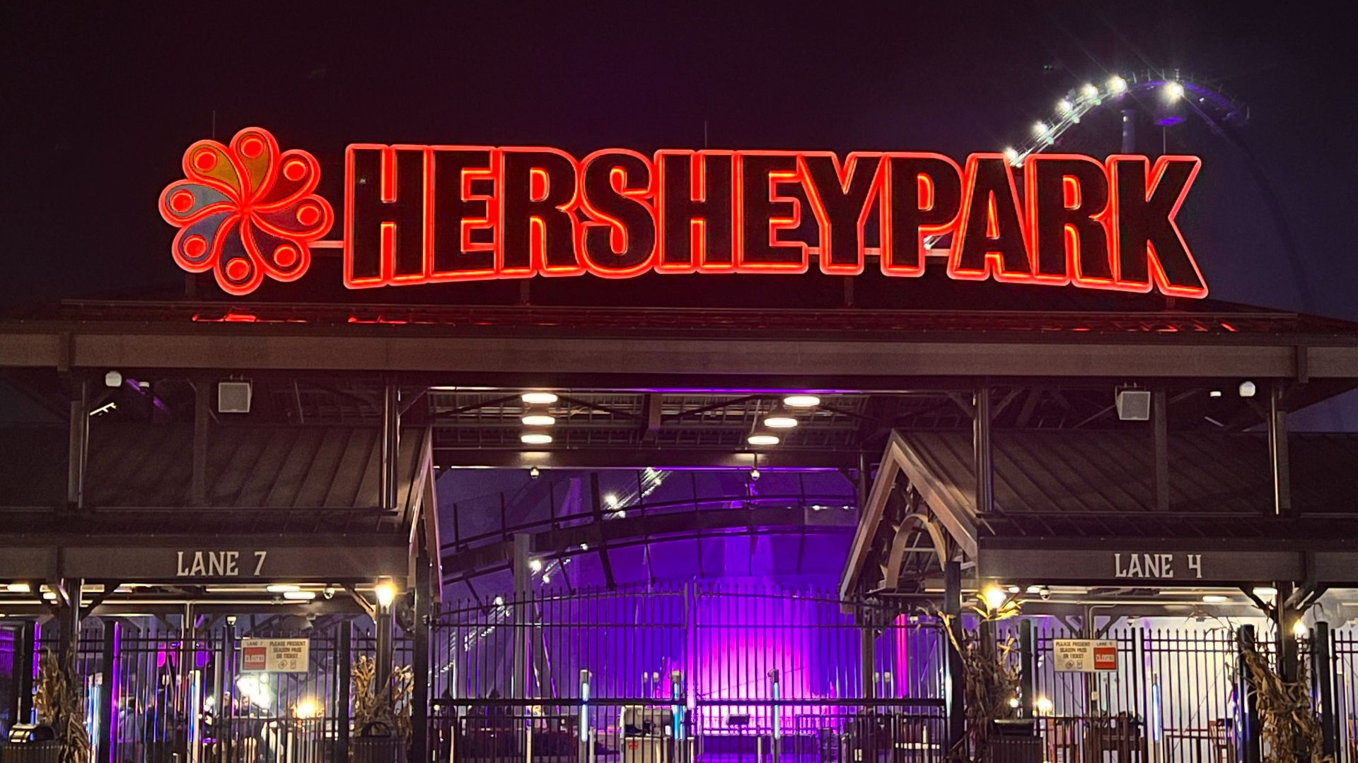 File:Hersheypark Entrance 10-2-2022.jpg