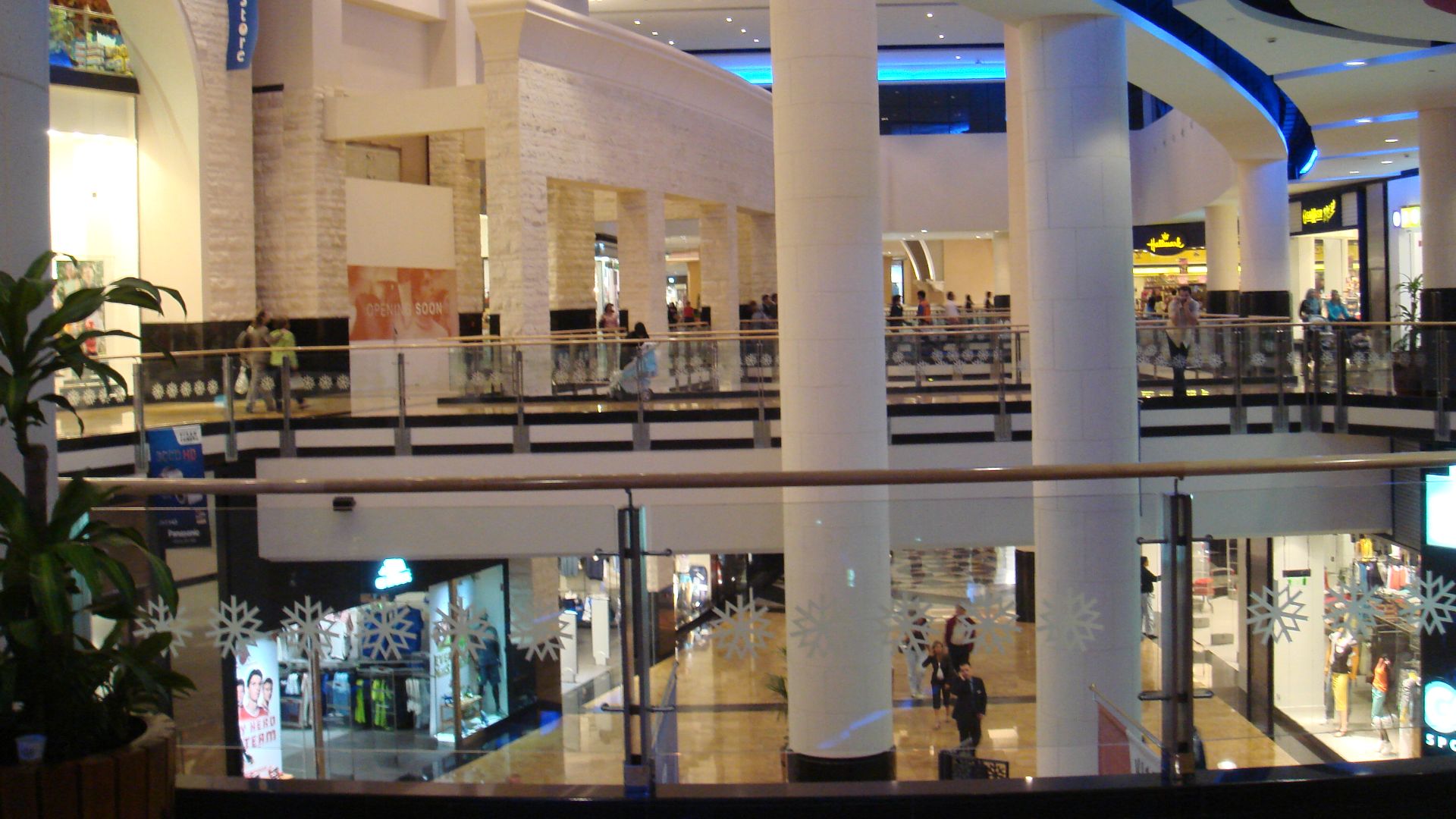 File:Curve,Emirates Mall - panoramio.jpg