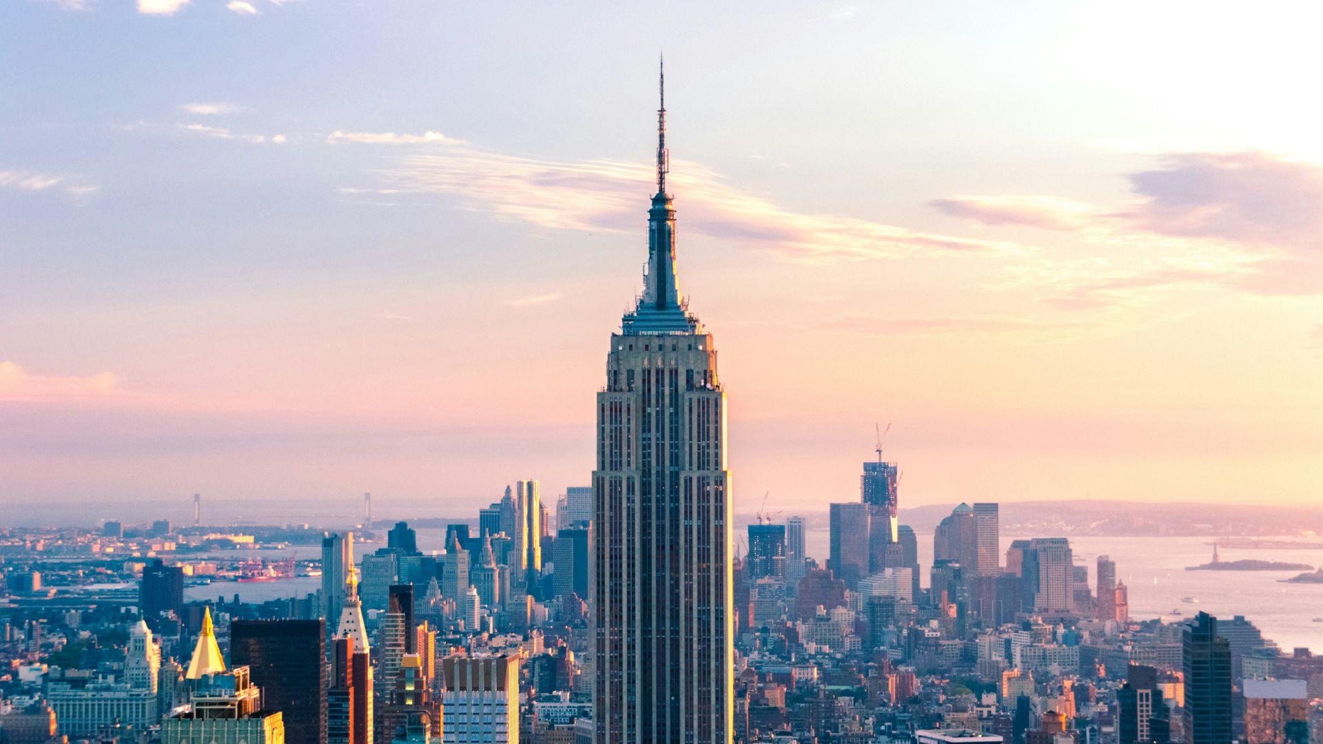 gray high-rise building