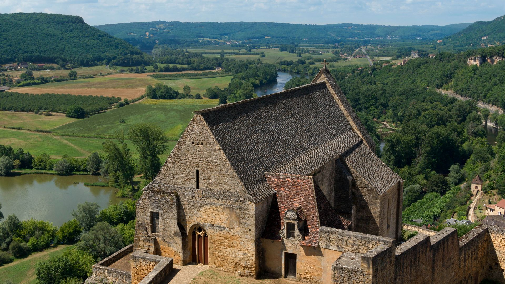 File:Château de Beynac Chapelle Dordogne 10.jpg