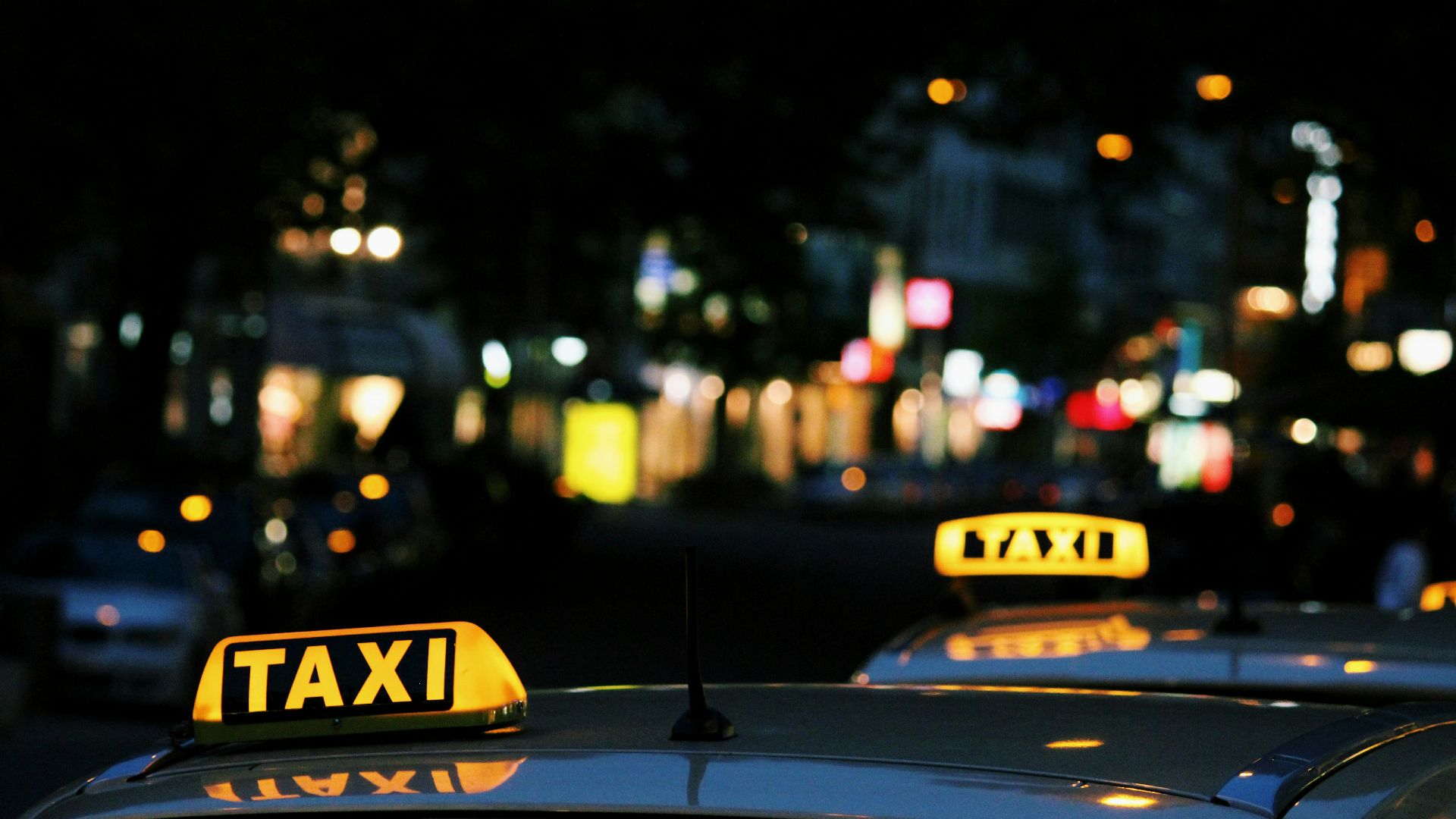 shallow focus photography of Taxi signage