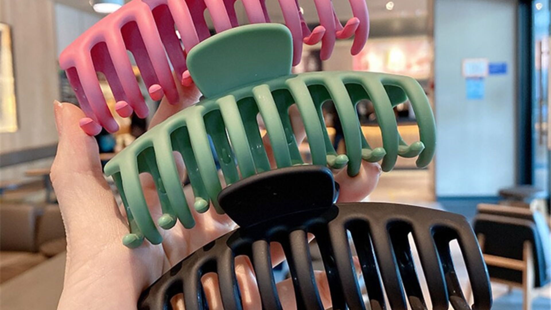 File:3 big claw clips for thick long hair.png