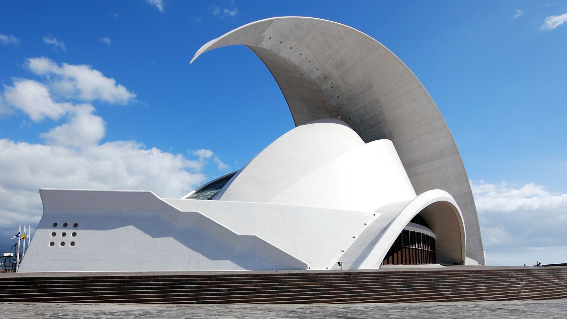 File:Auditorio de Tenerife Seitlich.jpg