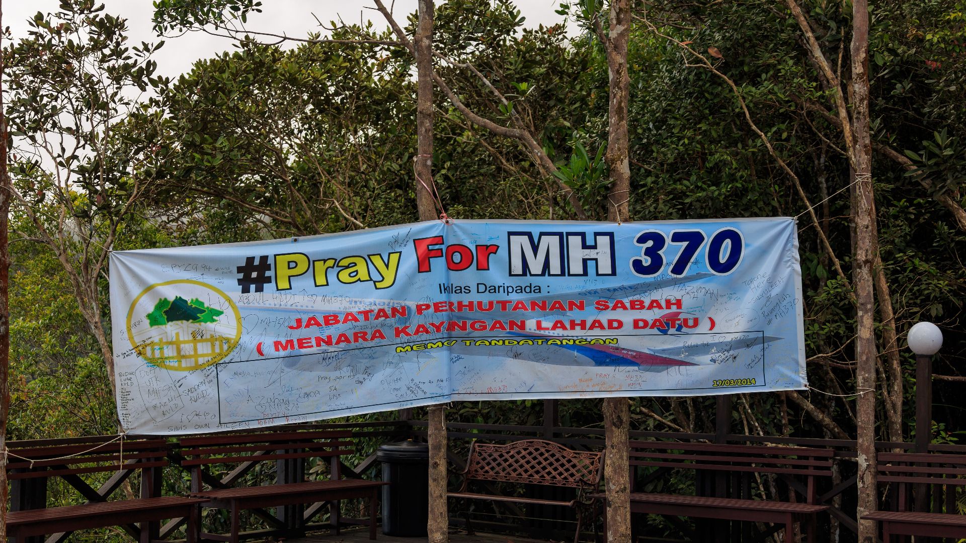 File:Lahad-Datu Sabah Pray-for-MH370-at-Tower-of-Heaven-01.jpg