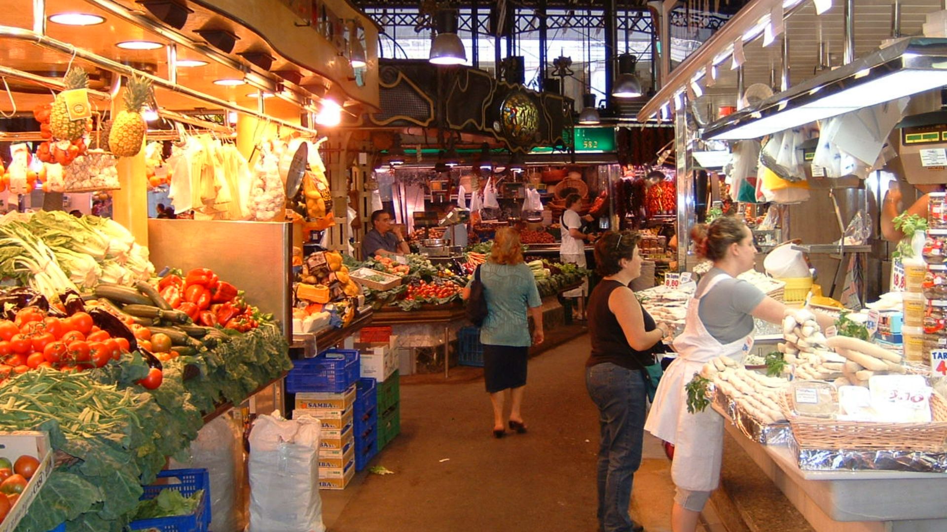 File:A market in barcelona (22251736).jpg