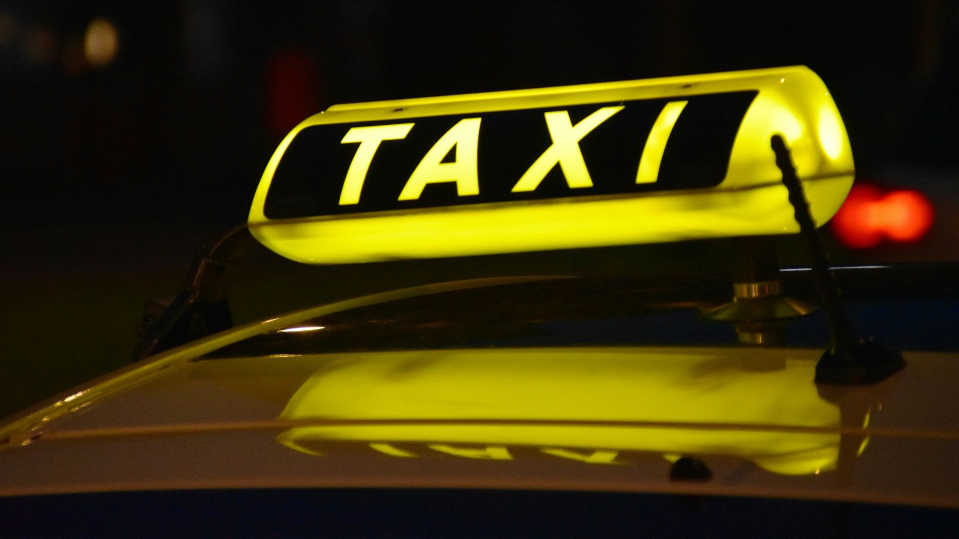 yellow Taxi light sign