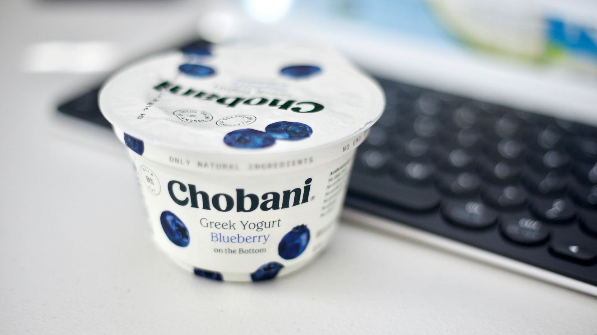 white and blue daisy sour cream