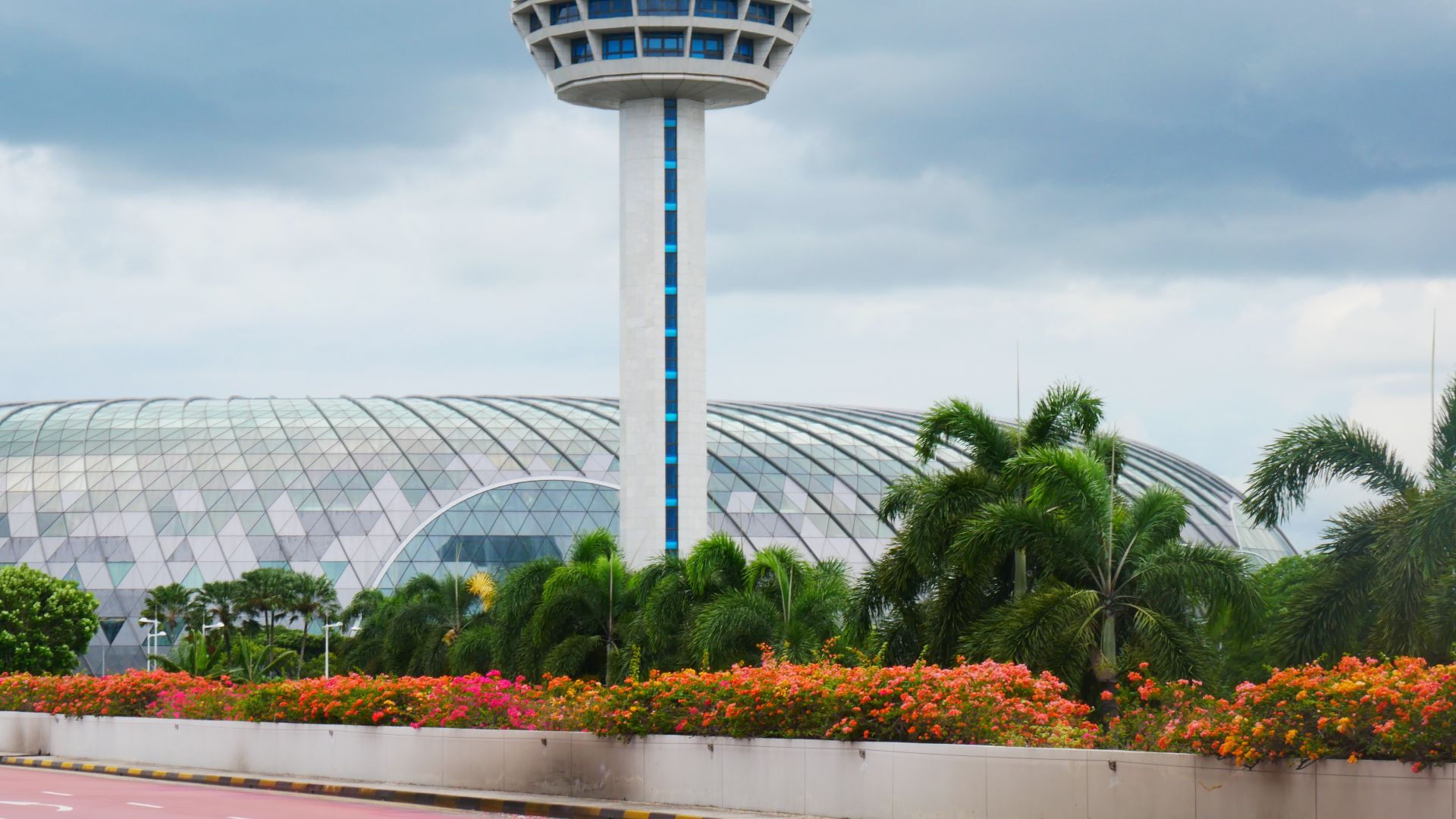 File:Singapore Changi Airport with Jewel in the background.jpg