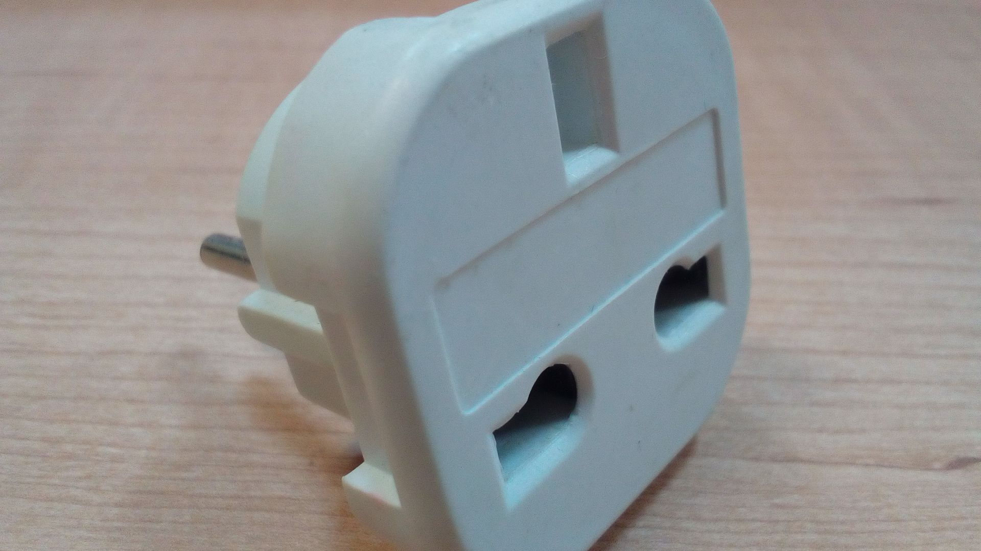 File:AC Converter Adapter UK-EU.jpg