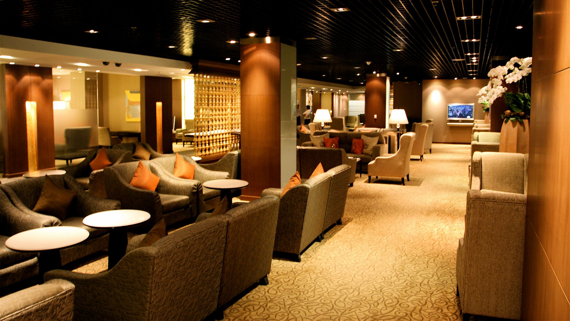 File:Thai Airways Royal First Lounge - Bangkok Suvarnabhumi Airport.jpg