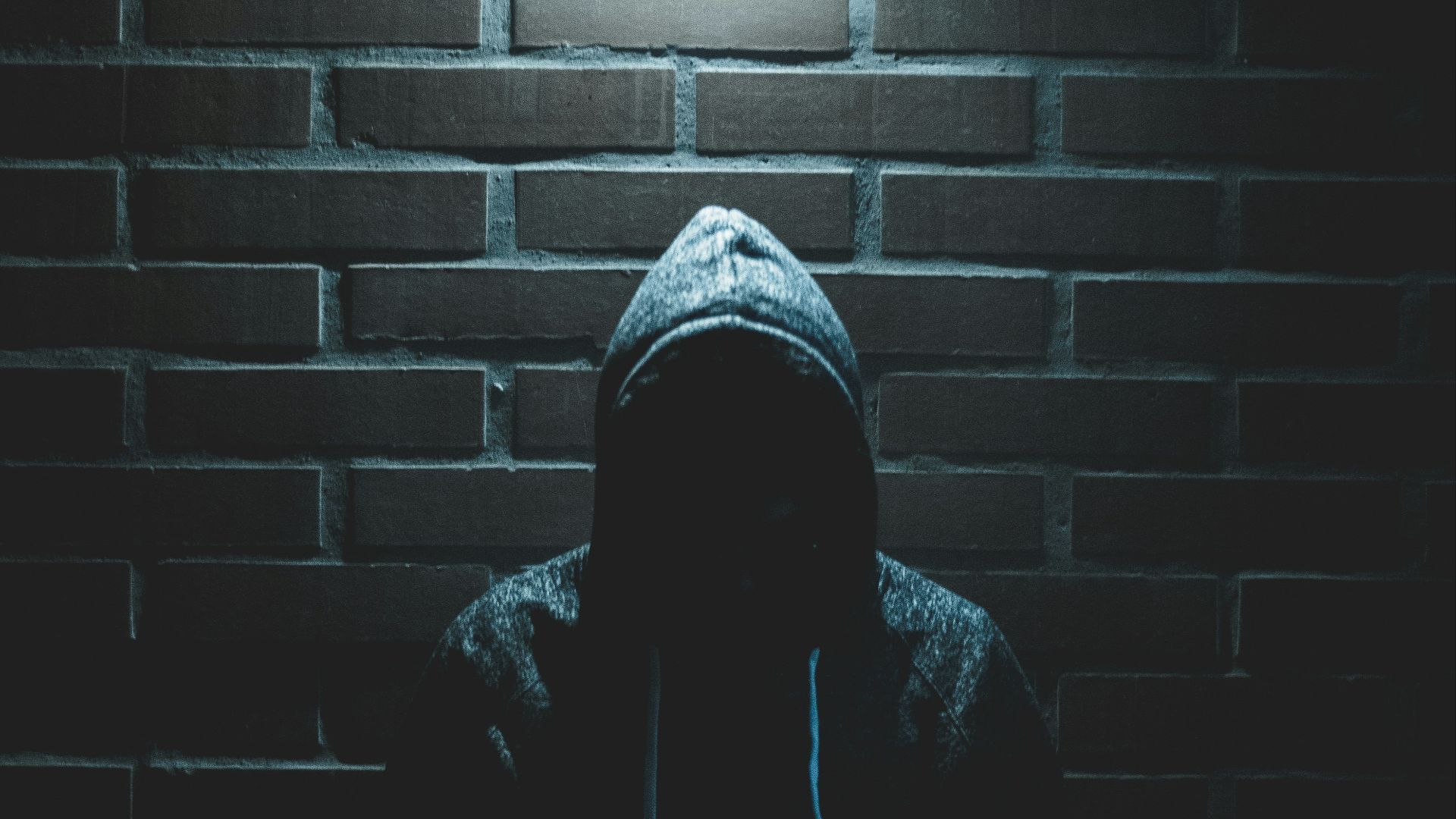 men's black pullover hoodie