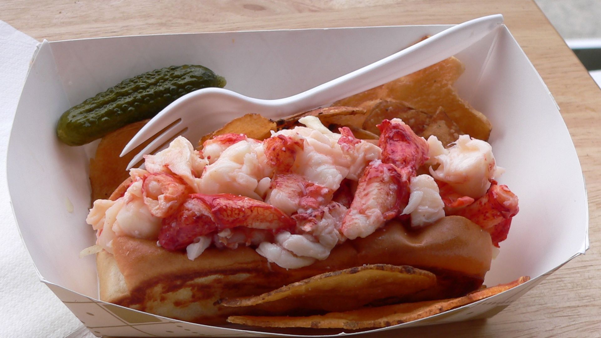 File:Lobster Roll at the Lobster Claw, Bar Harbor.jpg