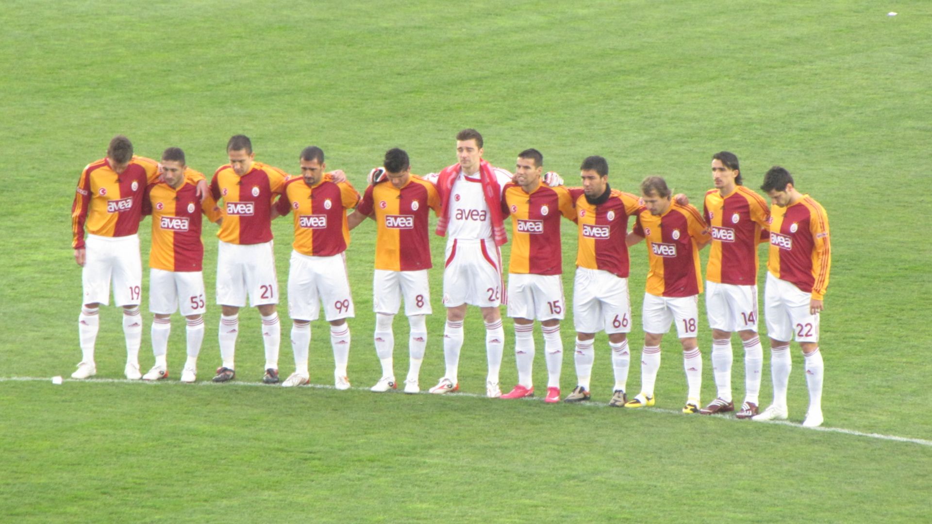 File:GalatasaraySKFootballTeam.JPG