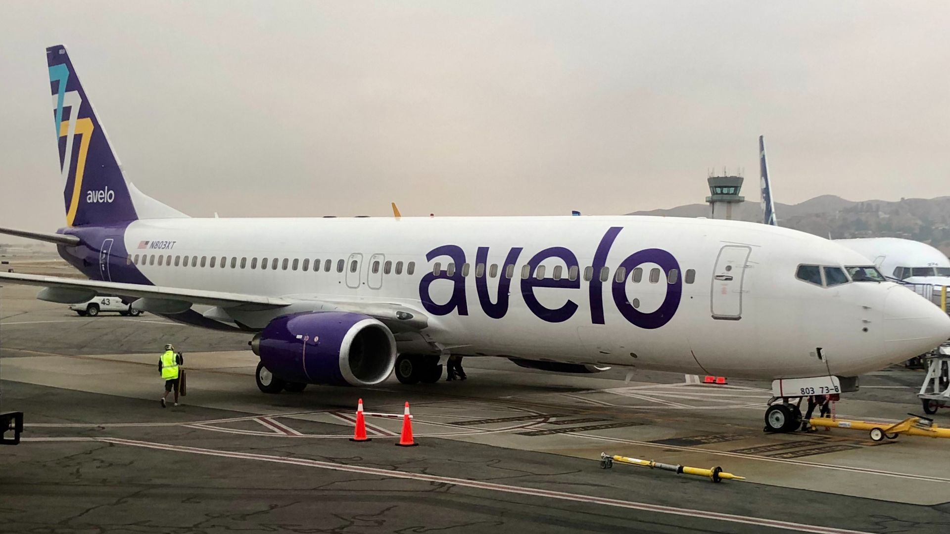 File:Avelo Airlines B737-800 (N803XT) @ BUR, May 2021.jpg