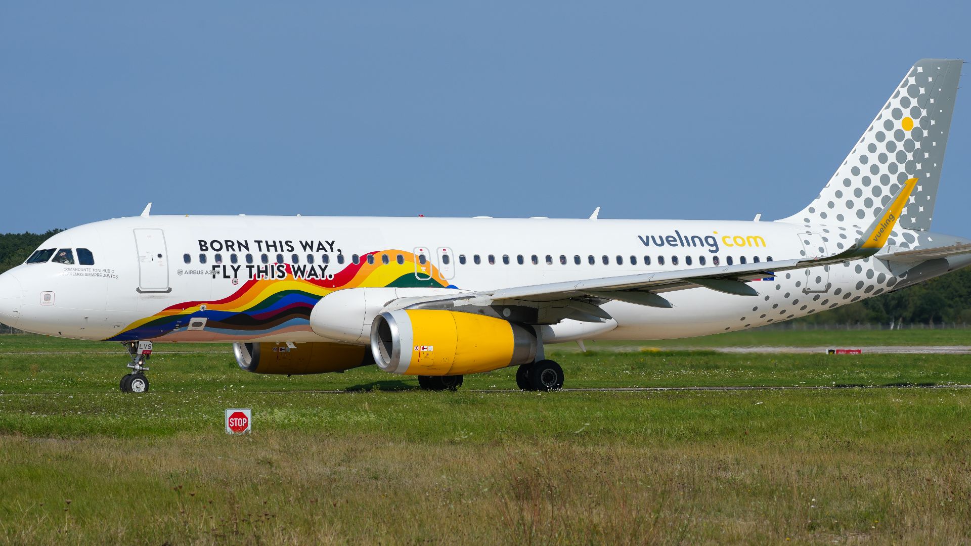 File:Hannover Airport Vueling Airlines Airbus A320-232(WL) EC-LVS (DSC09774).jpg