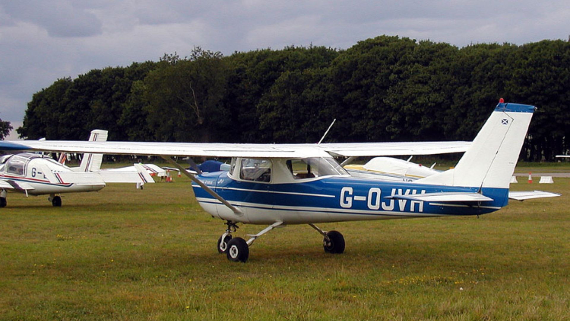File:G-OJVH Reims F150 @Cotswold Airport, August 2003.jpg