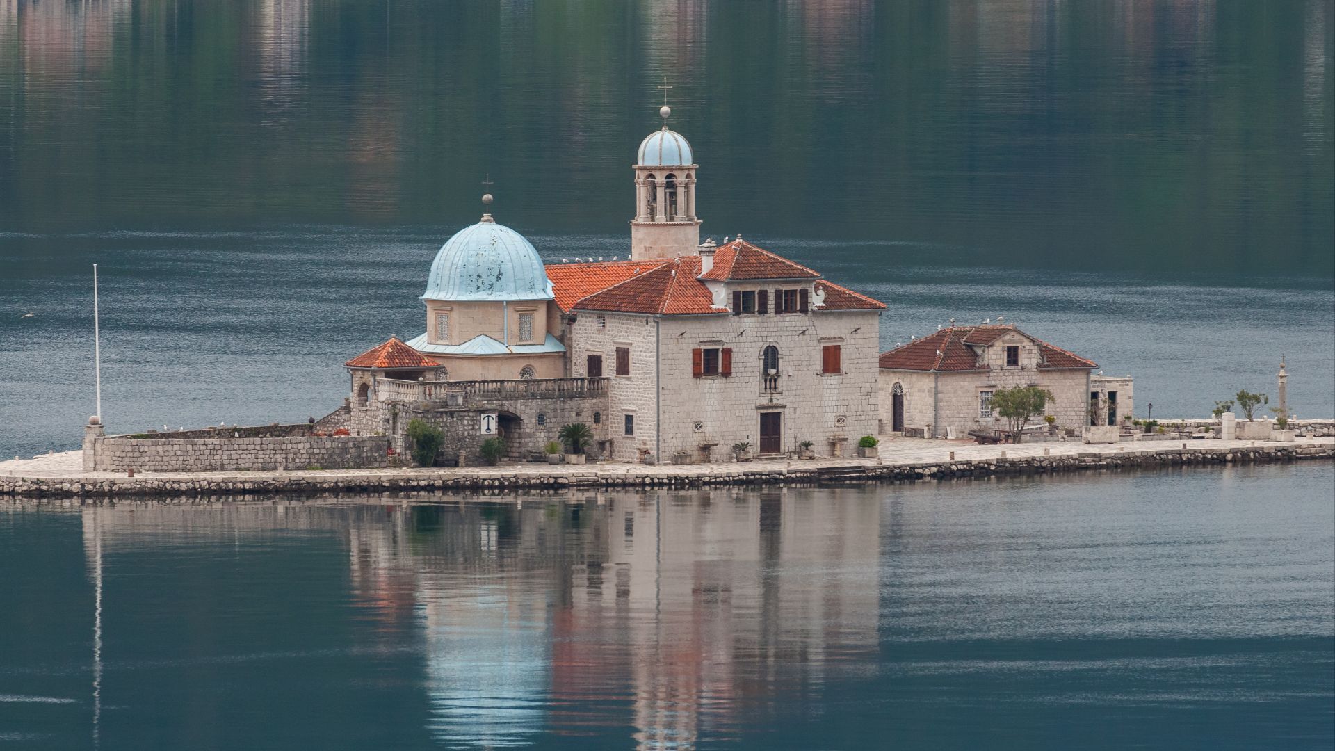 File:Nuestra Señora de las Rocas, Perast, Bahía de Kotor, Montenegro, 2014-04-19, DD 20.JPG