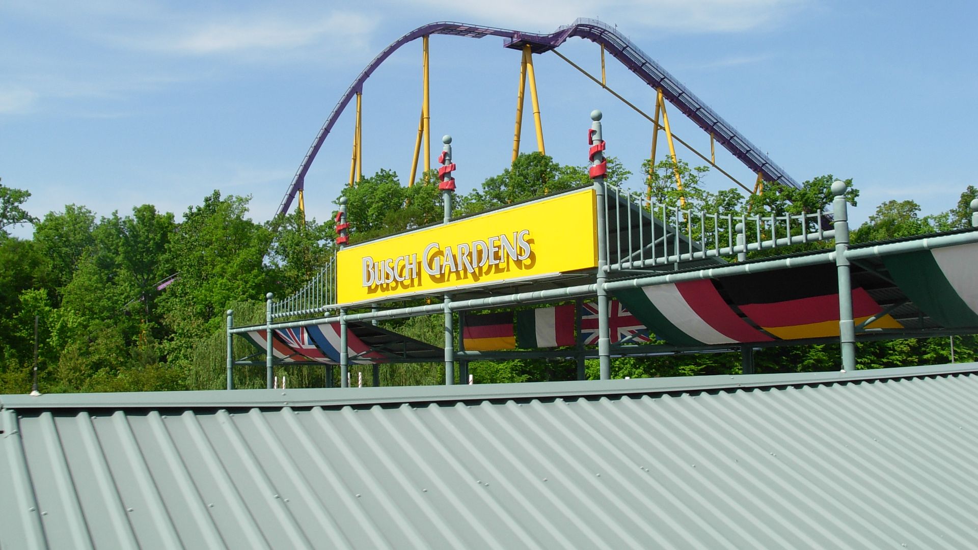 File:Busch Gardens Williamsburg - approach 3.jpg