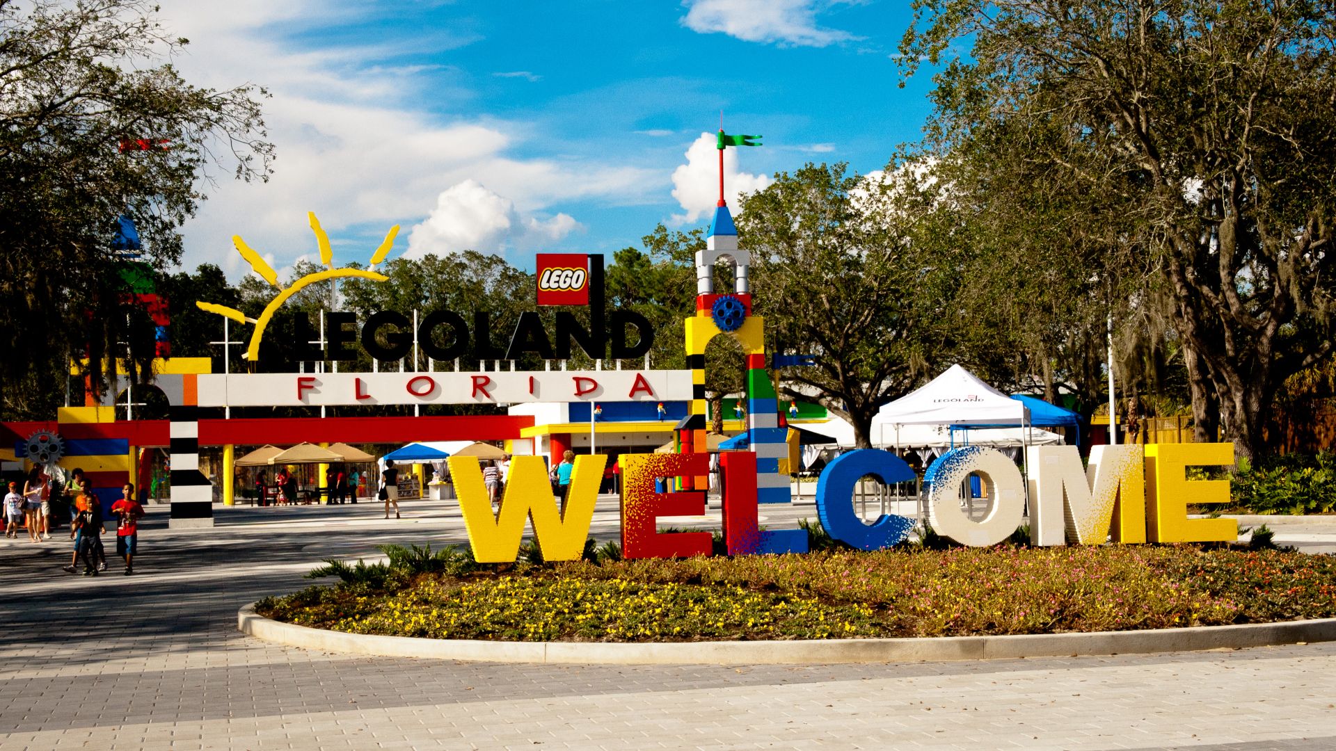 File:Legoland Florida Entrance Welcome.jpg