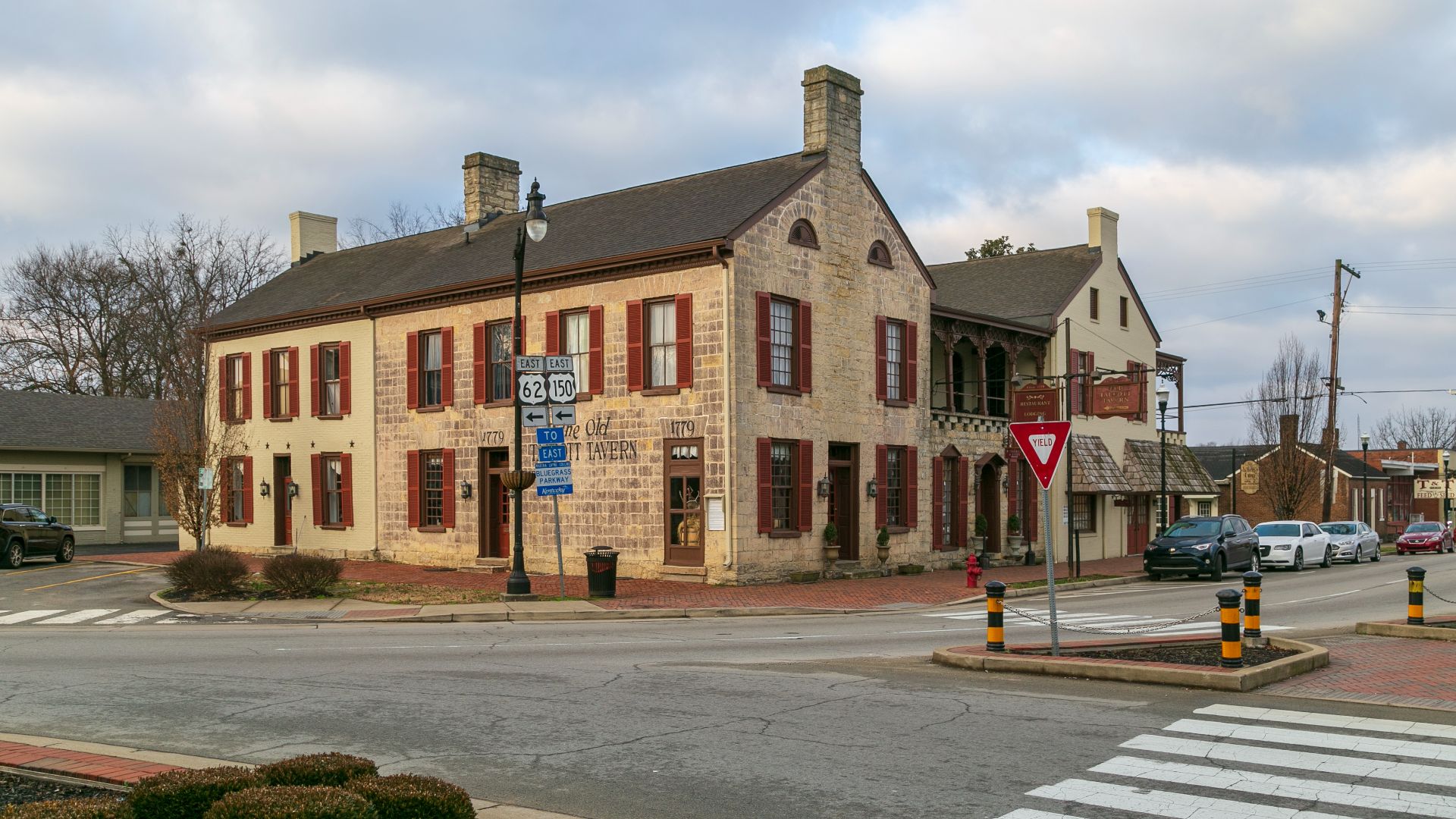 File:Old Talbott Tavern — Bardstown, Kentucky.jpg