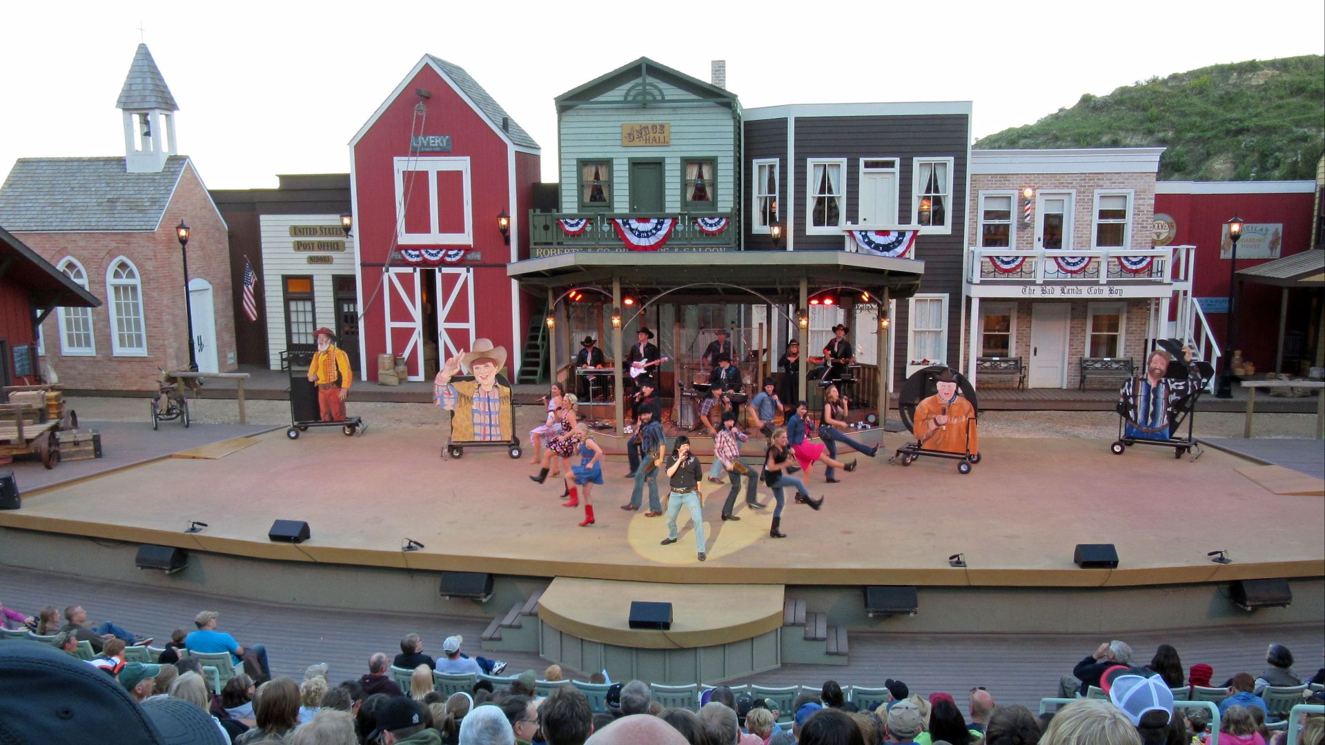 File:Medora Musical Stage June 2014.jpg