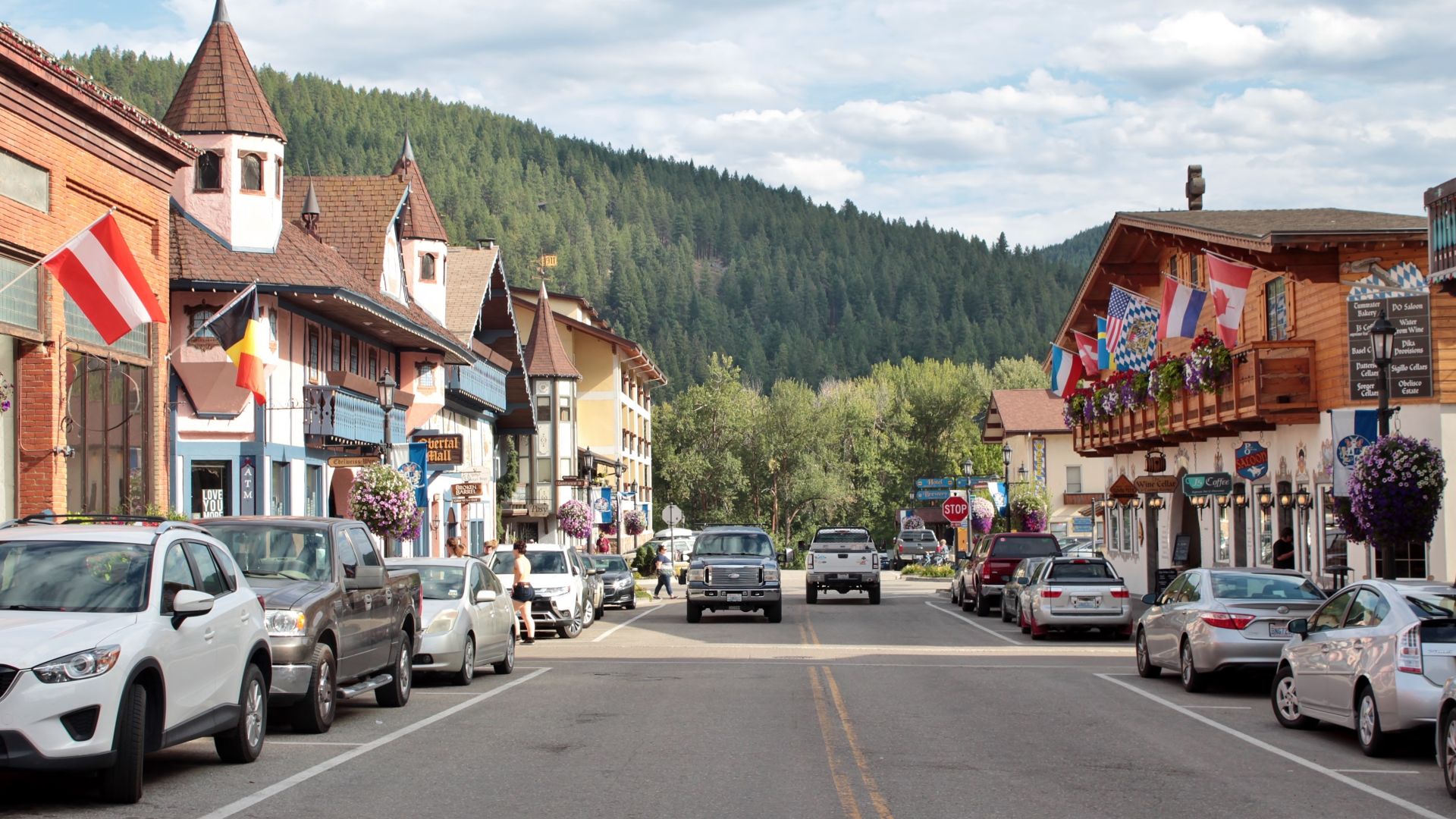 File:9th Street (Alpen Strasse) in Leavenworth, Washington - 2019.jpg