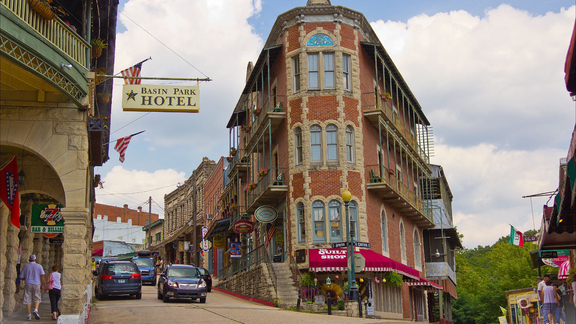File:Eureka Springs downtown.jpg