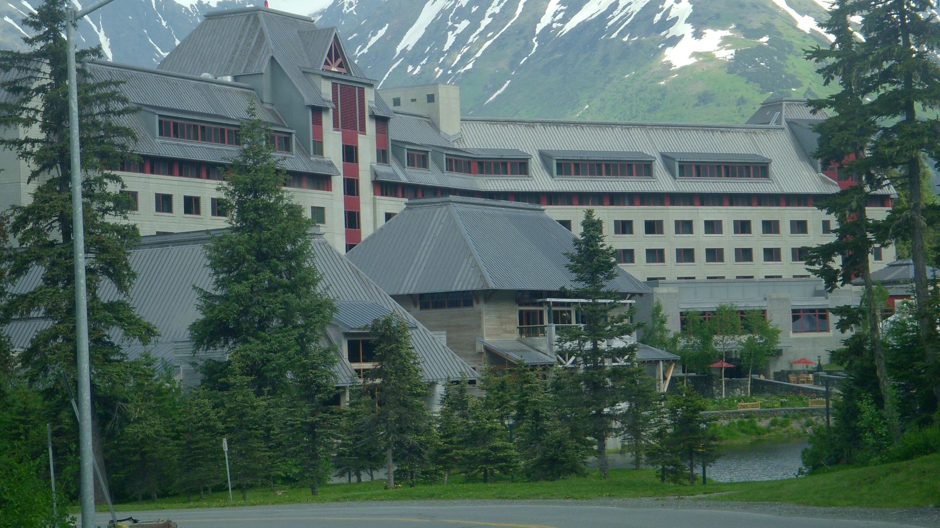 File:Alyeska Resort.JPG