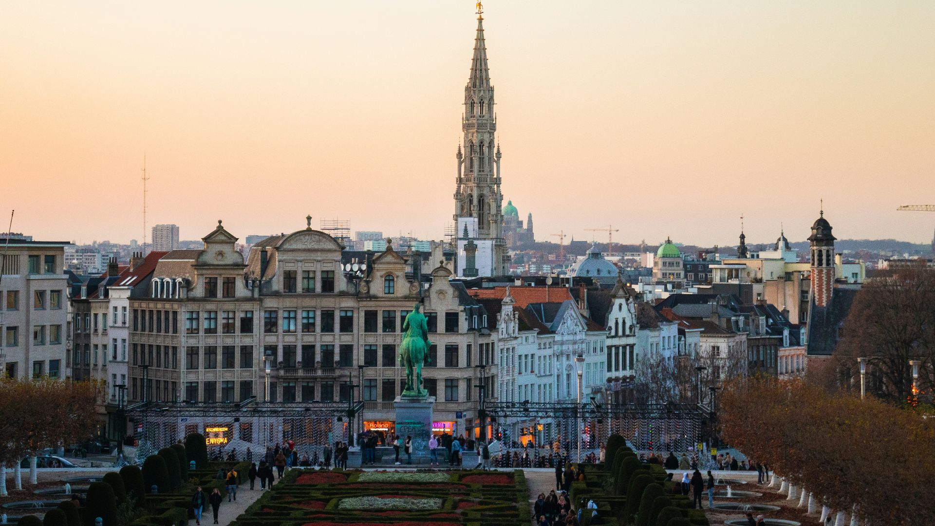 photography of buildings during daytime