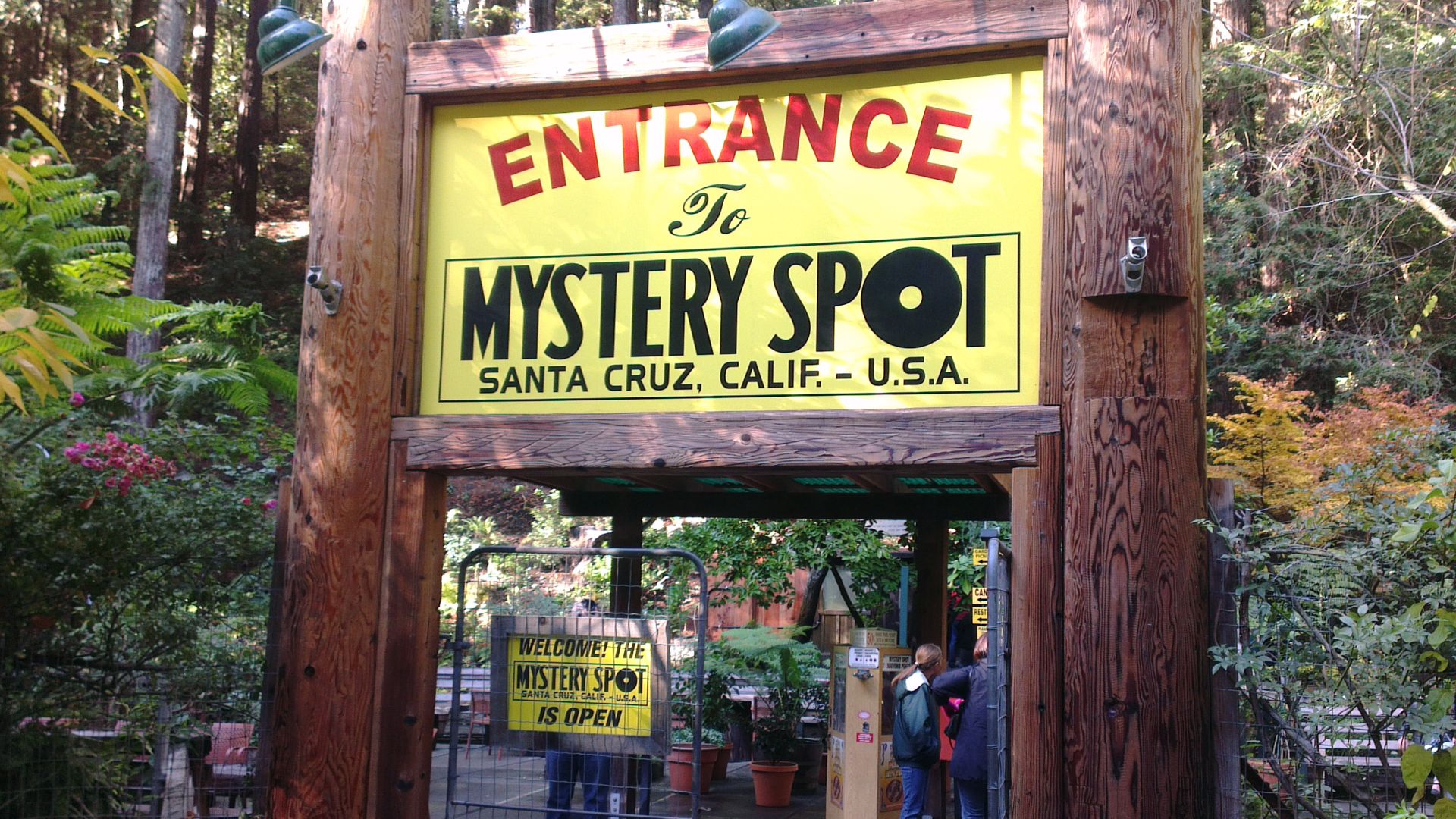 File:Entrance of mystery spot,USA.jpg