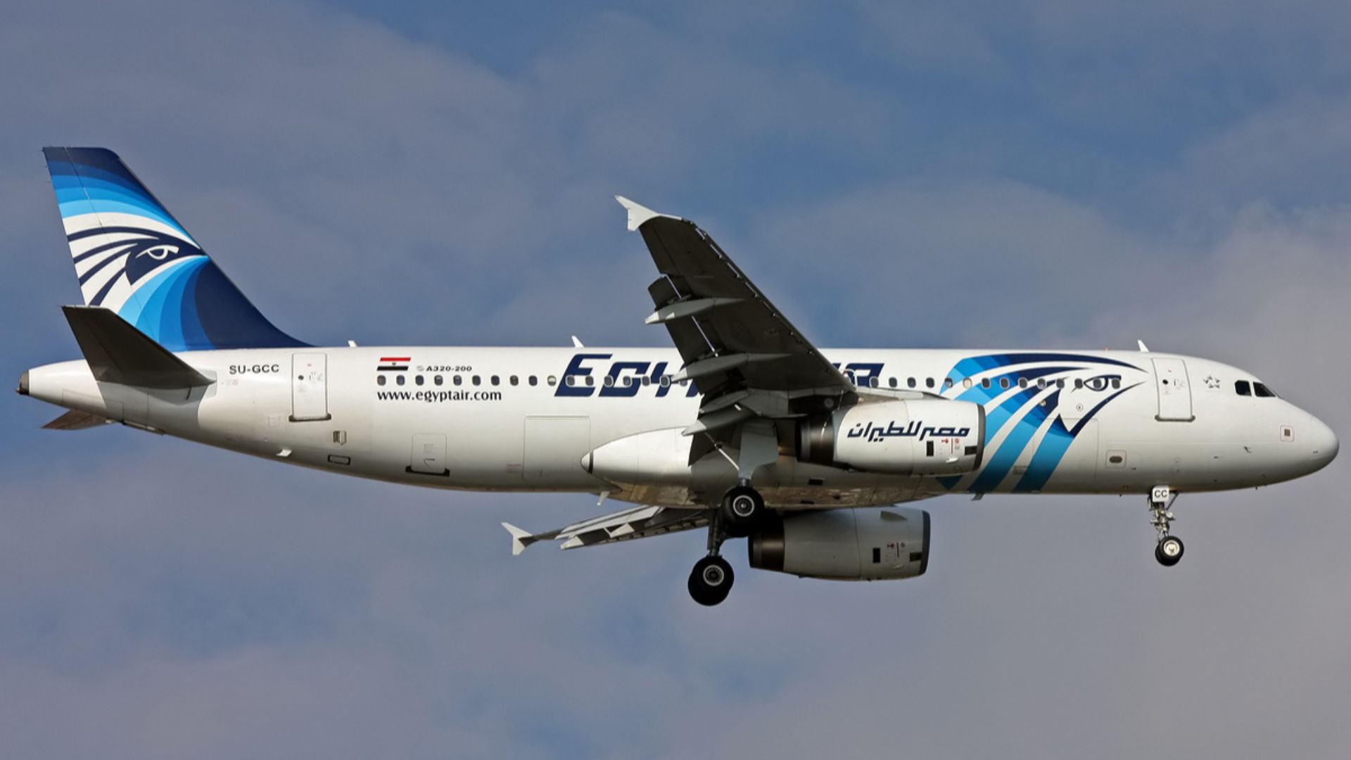 File:EgyptAir Airbus A320 (SU-GCC) on finals at Ataturk Airport.jpg