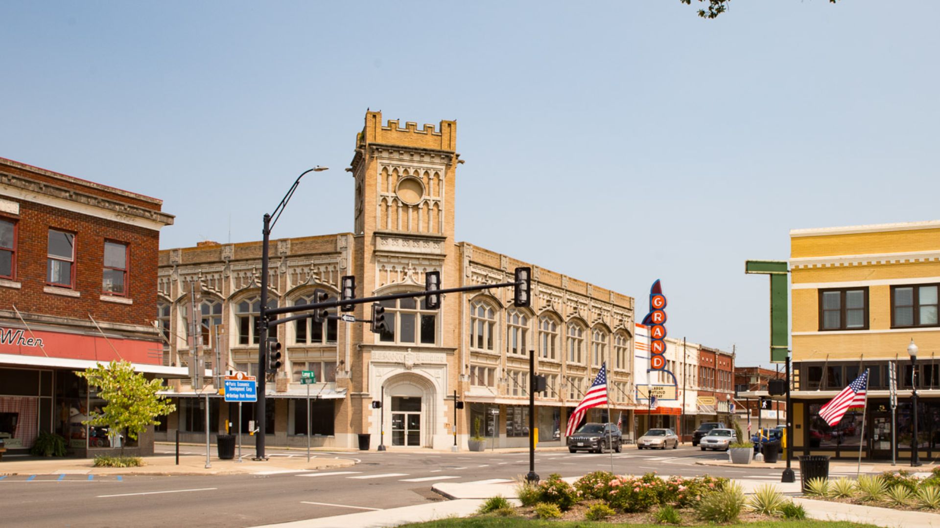 File:Paris Commercial Historic District Wiki (1 of 1).jpg