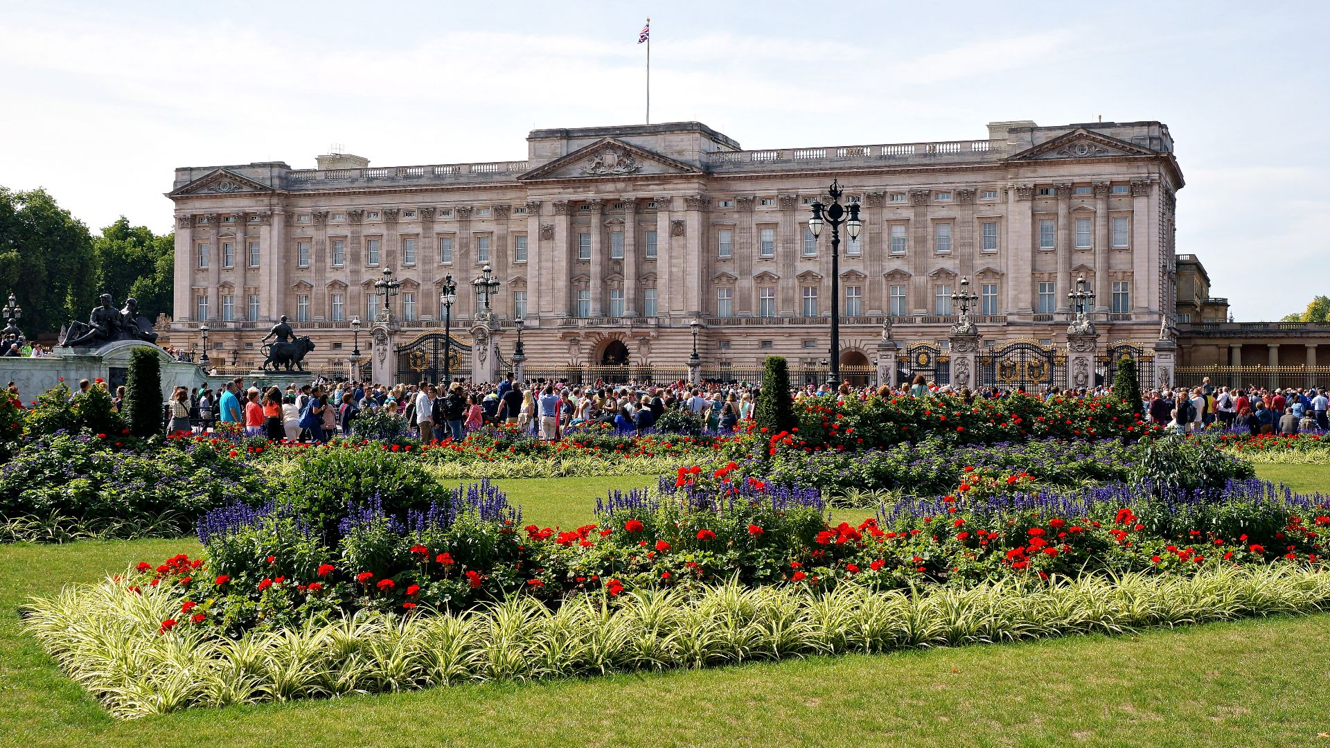 File:Buckingham palace of London.jpg