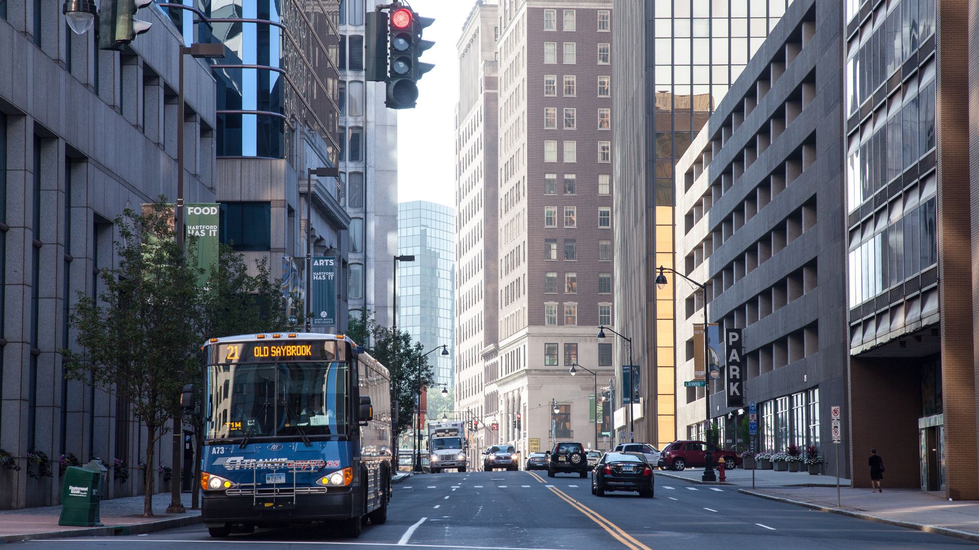 File:Pearl Street looking East; Downtown Hartford, Connecticut.jpg