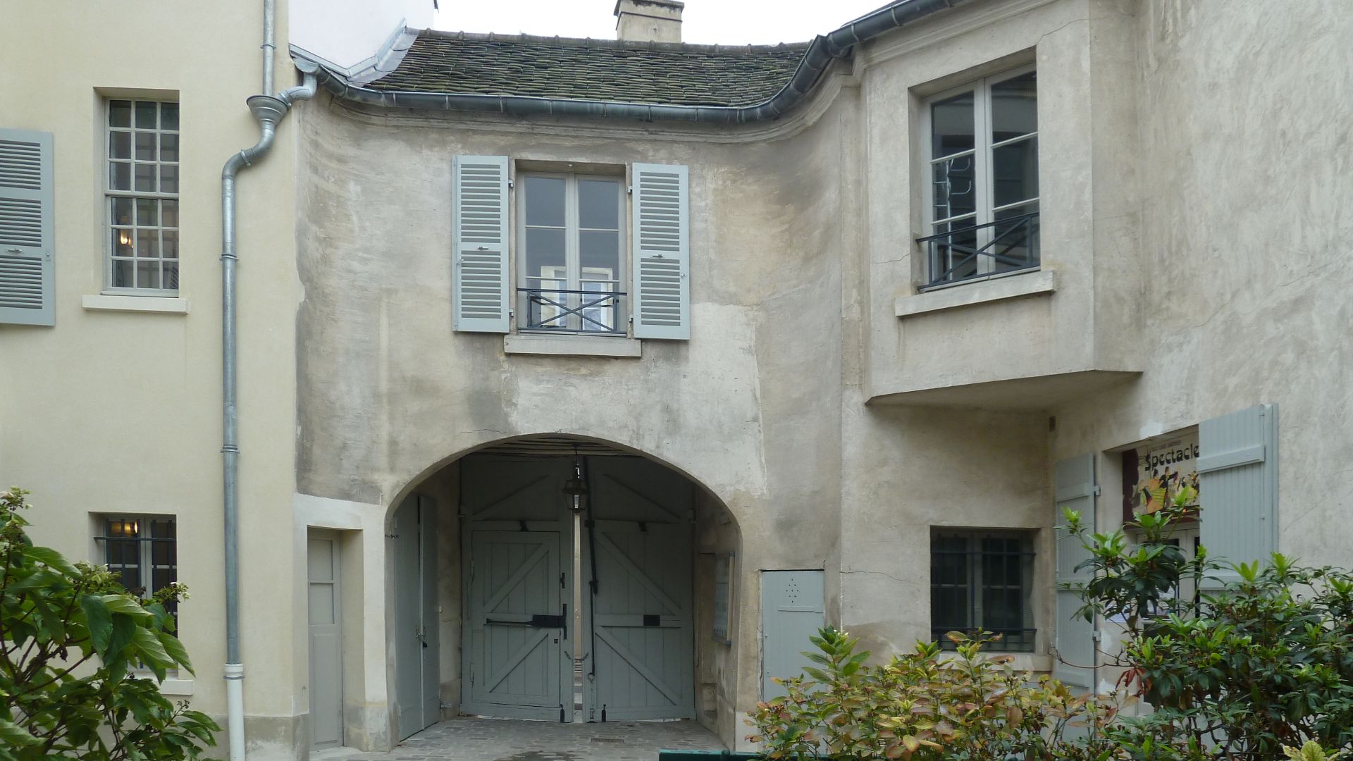 File:Paris Musée Montmartre (4).JPG