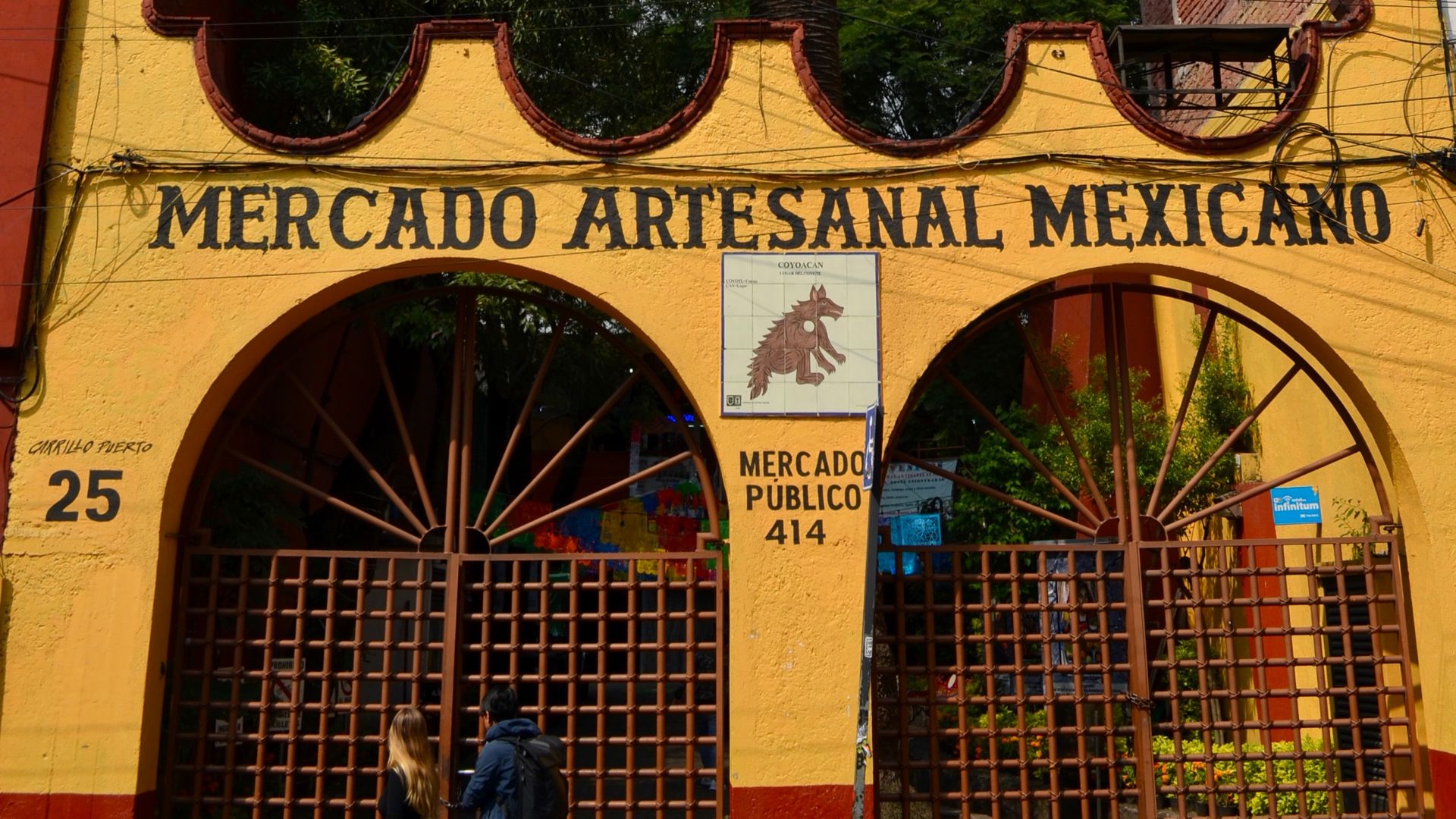 File:Mercado de Artesanías en Coyoacán.jpg