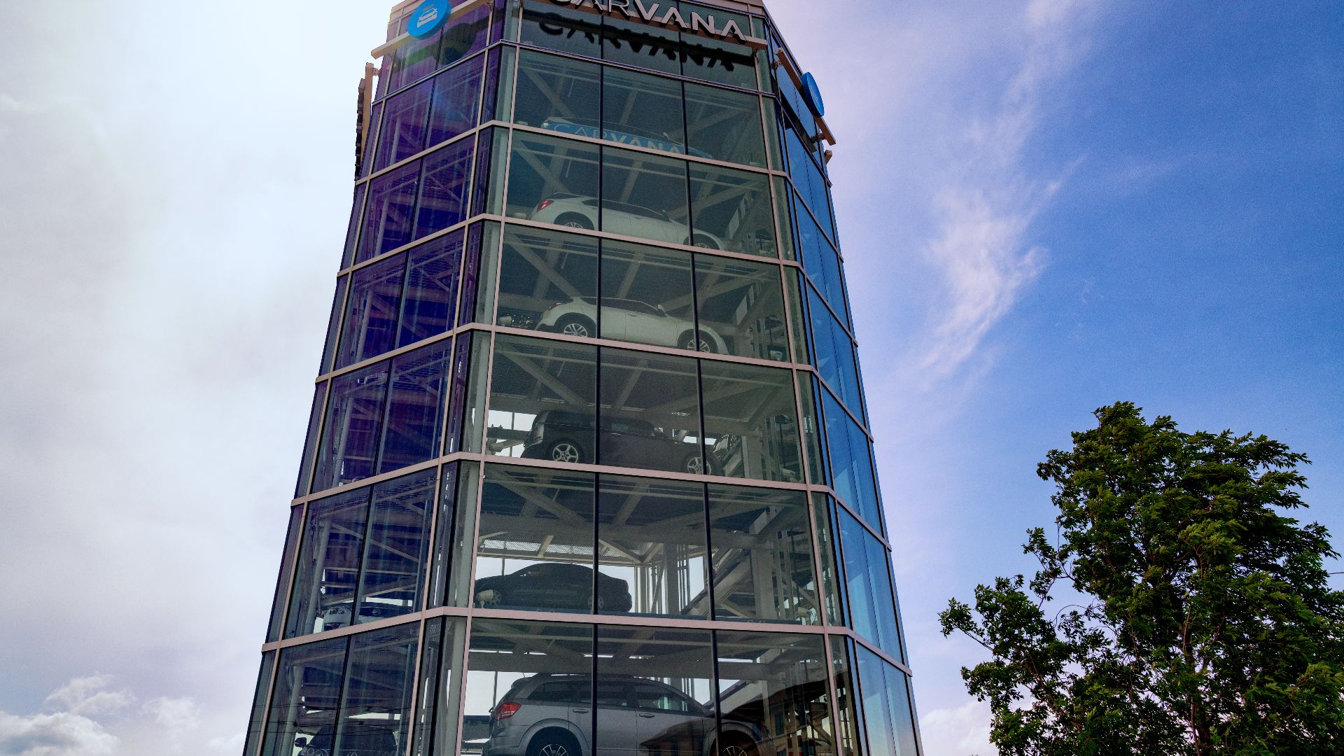 File:Carvana - Car Vending Machine in Dallas (50235322792).jpg