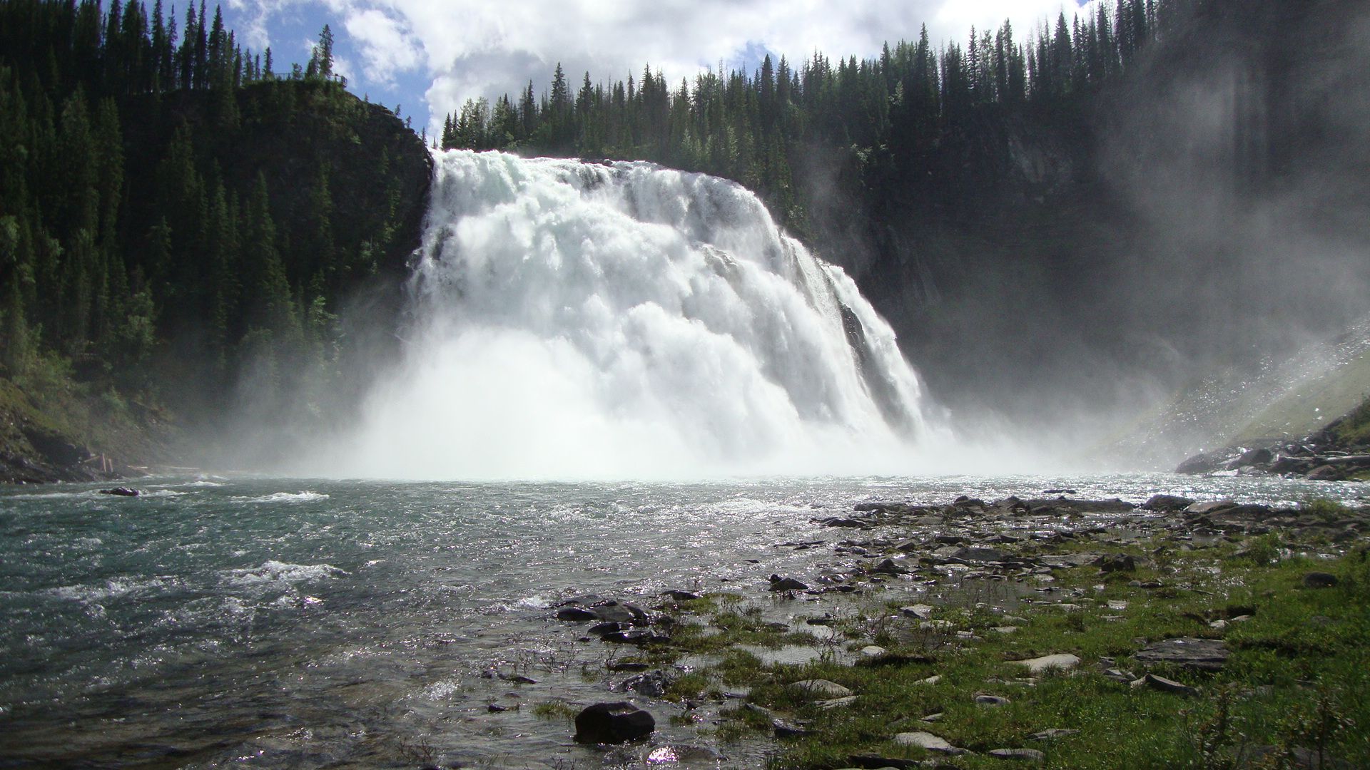 File:First look at Kinuseo Falls! (4751368506).jpg
