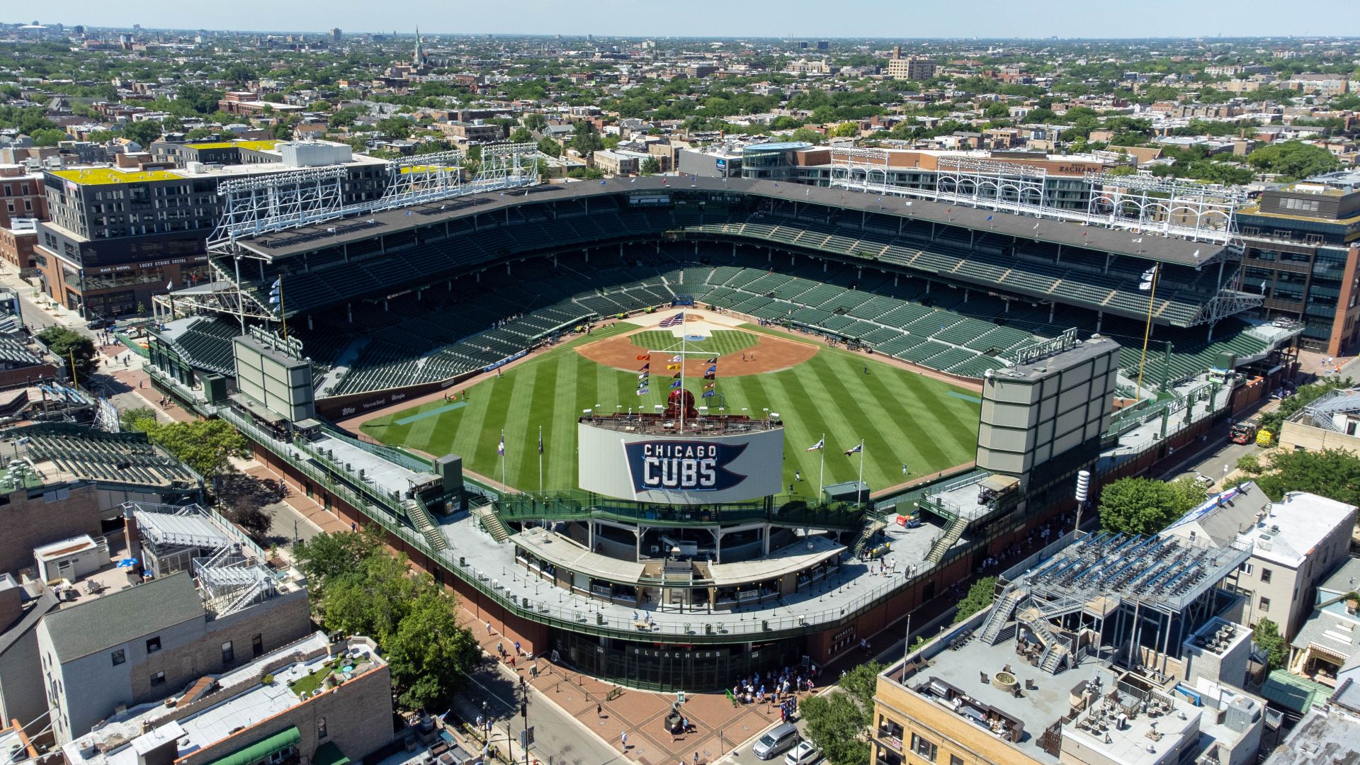 File:Wrigley Field in line with sign.jpg