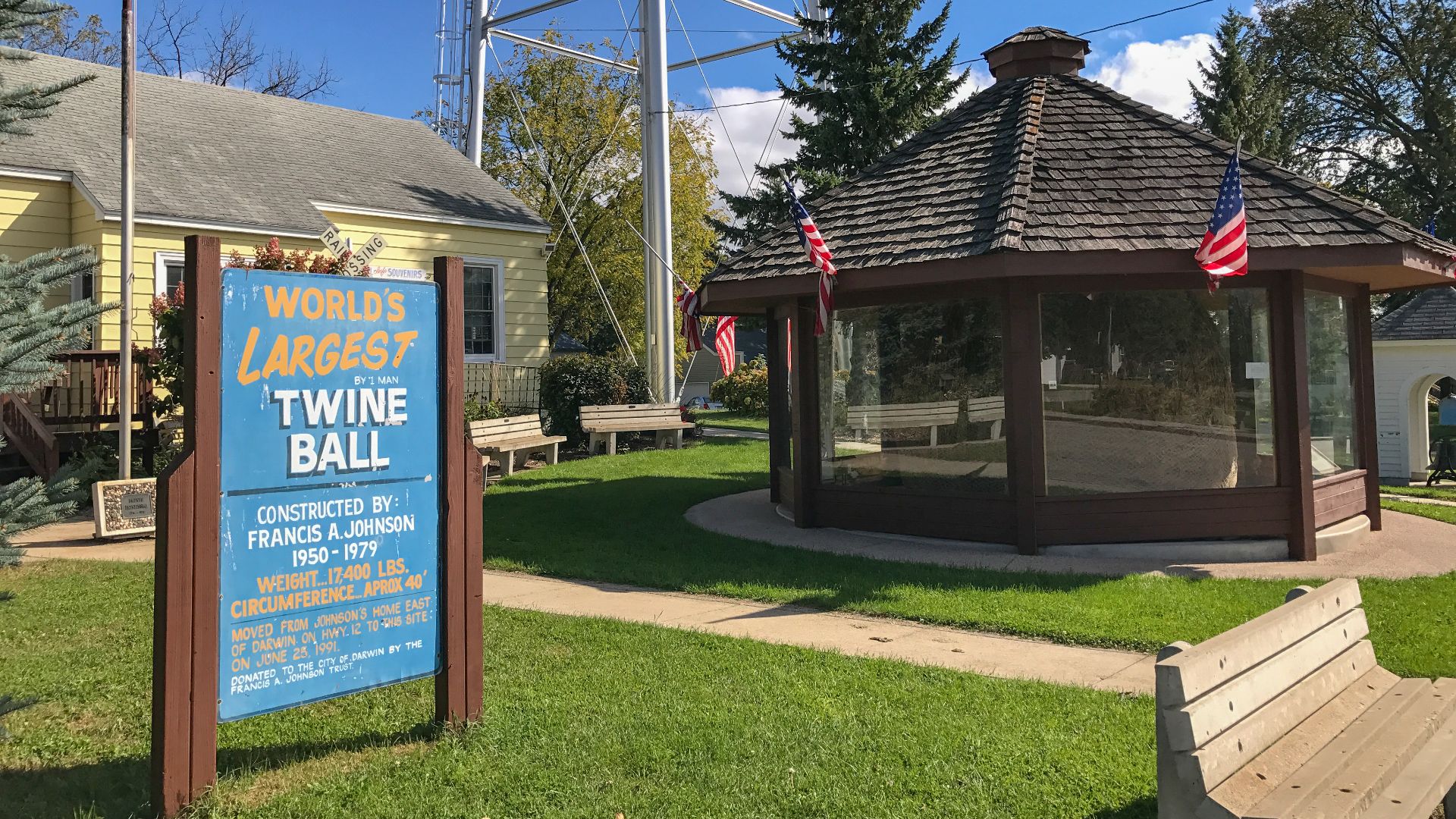 File:World's Largest Twine Ball - Darwin - Minnesota (52953588638).jpg