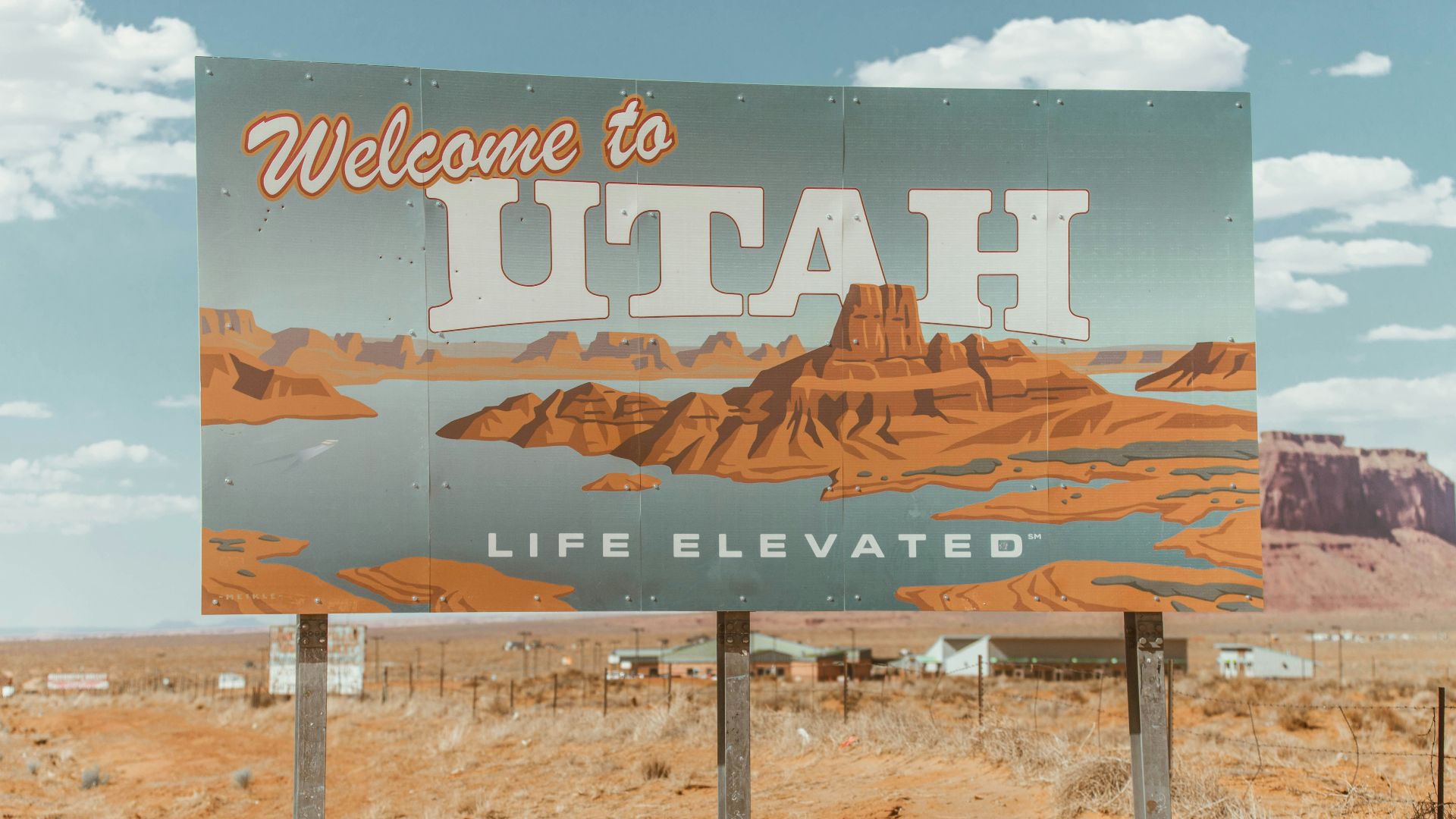 welcome to the beach signage