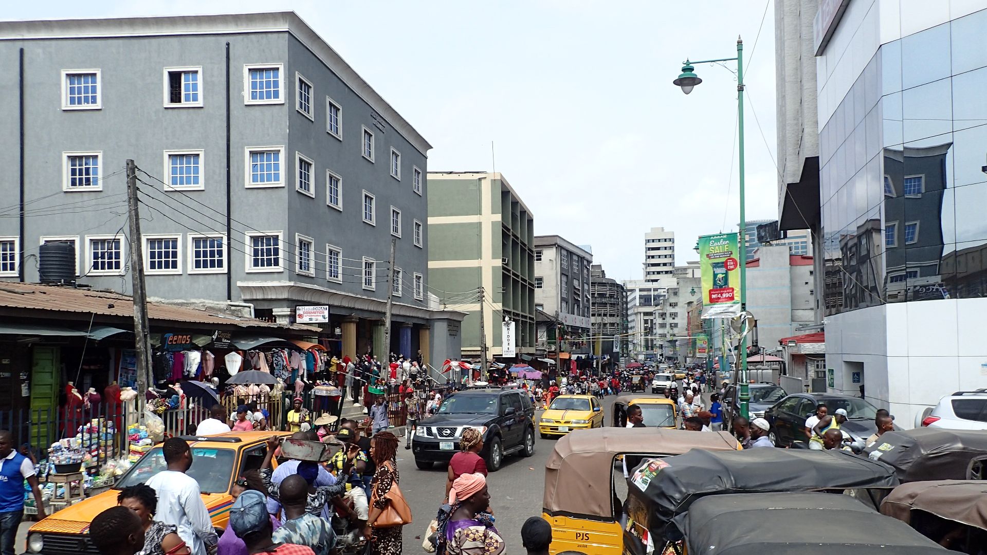 File:Shopping District - Lagos Nigeria.jpg