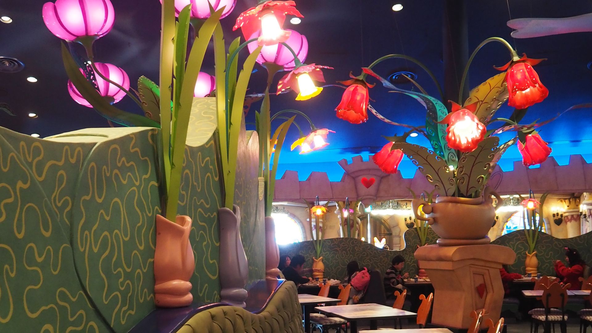 File:Tokyo Disneyland (24905333375).jpg