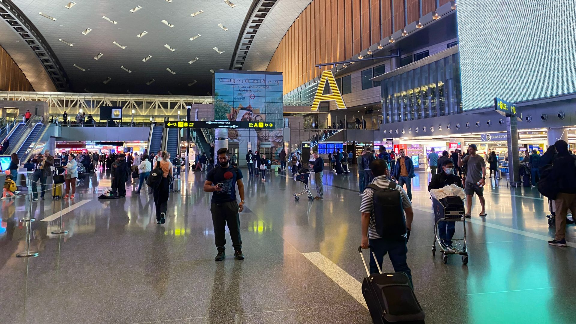 File:QAT Doha, Hamad International Airport 052.jpg