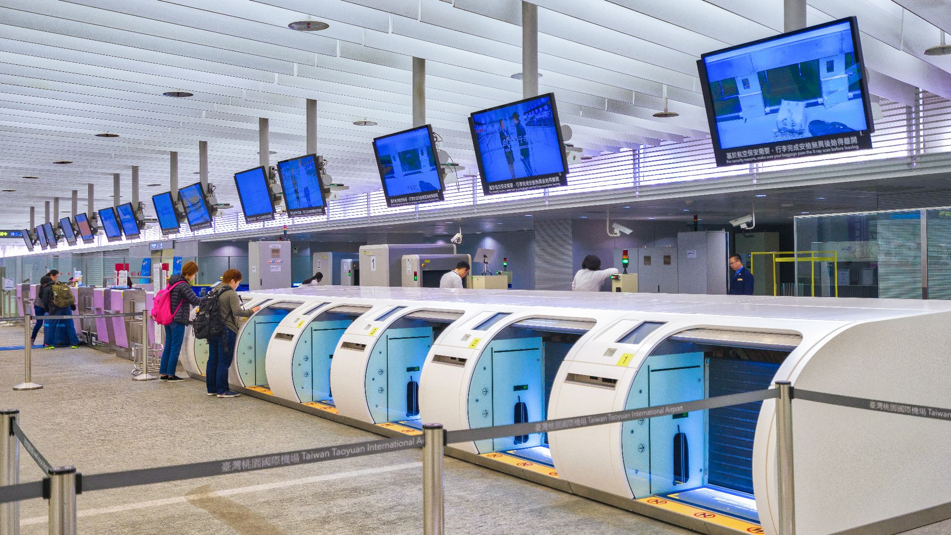 File:Taoyuan Airport MRT Self-service bag drop.jpg
