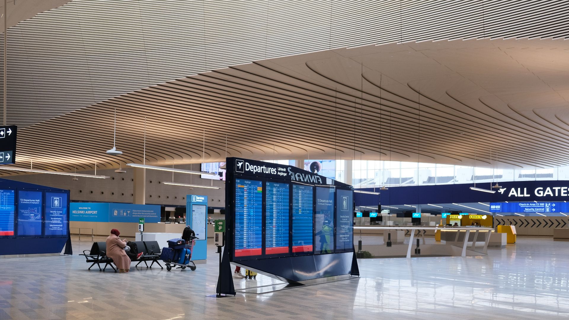File:Helsinki airport departure hall 2.jpg